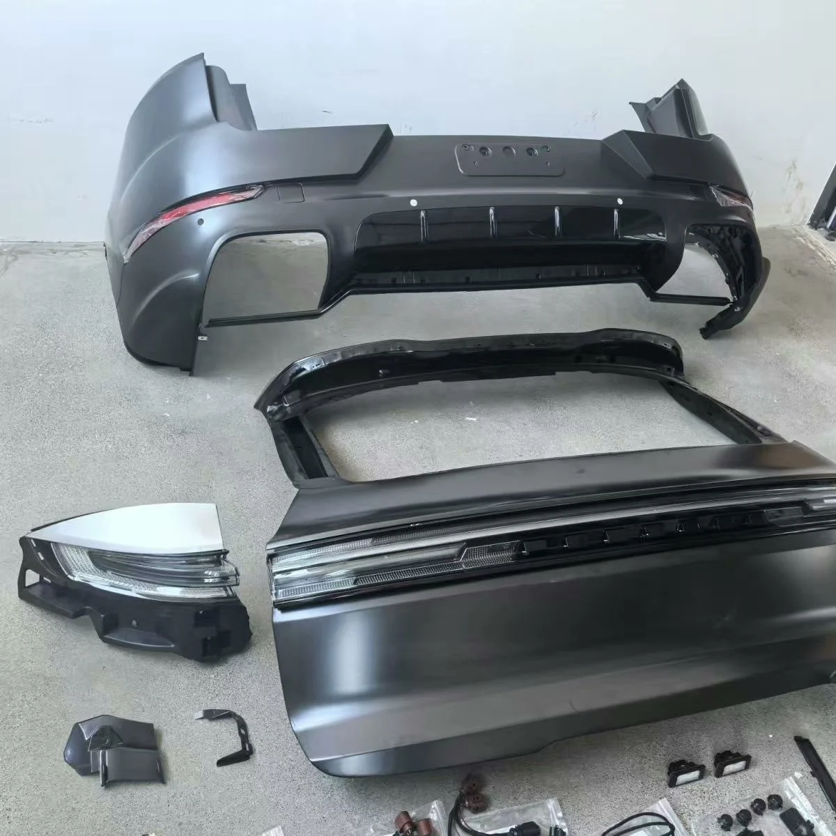 Kit de para-choques traseiros para Porsche Cayenne (2011–2017) com reestilização, compatível com o modelo 2024