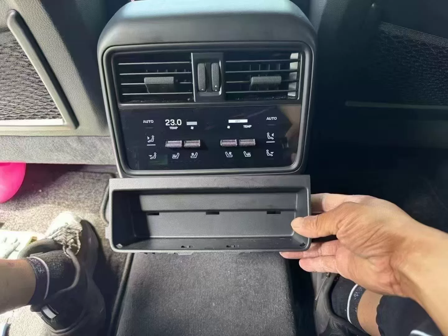 Actualización de la pantalla de control del clima trasero del Porsche Cayenne (2024) – Sincronización de doble zona