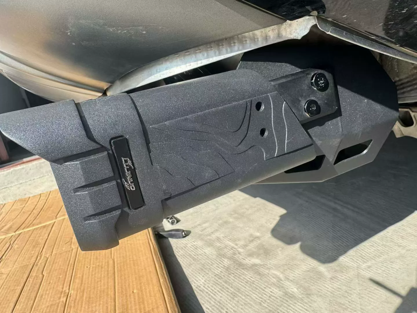 Land Rover Defender Exhaust Tip – Full-Cover Mountain-Style Muffler Tip