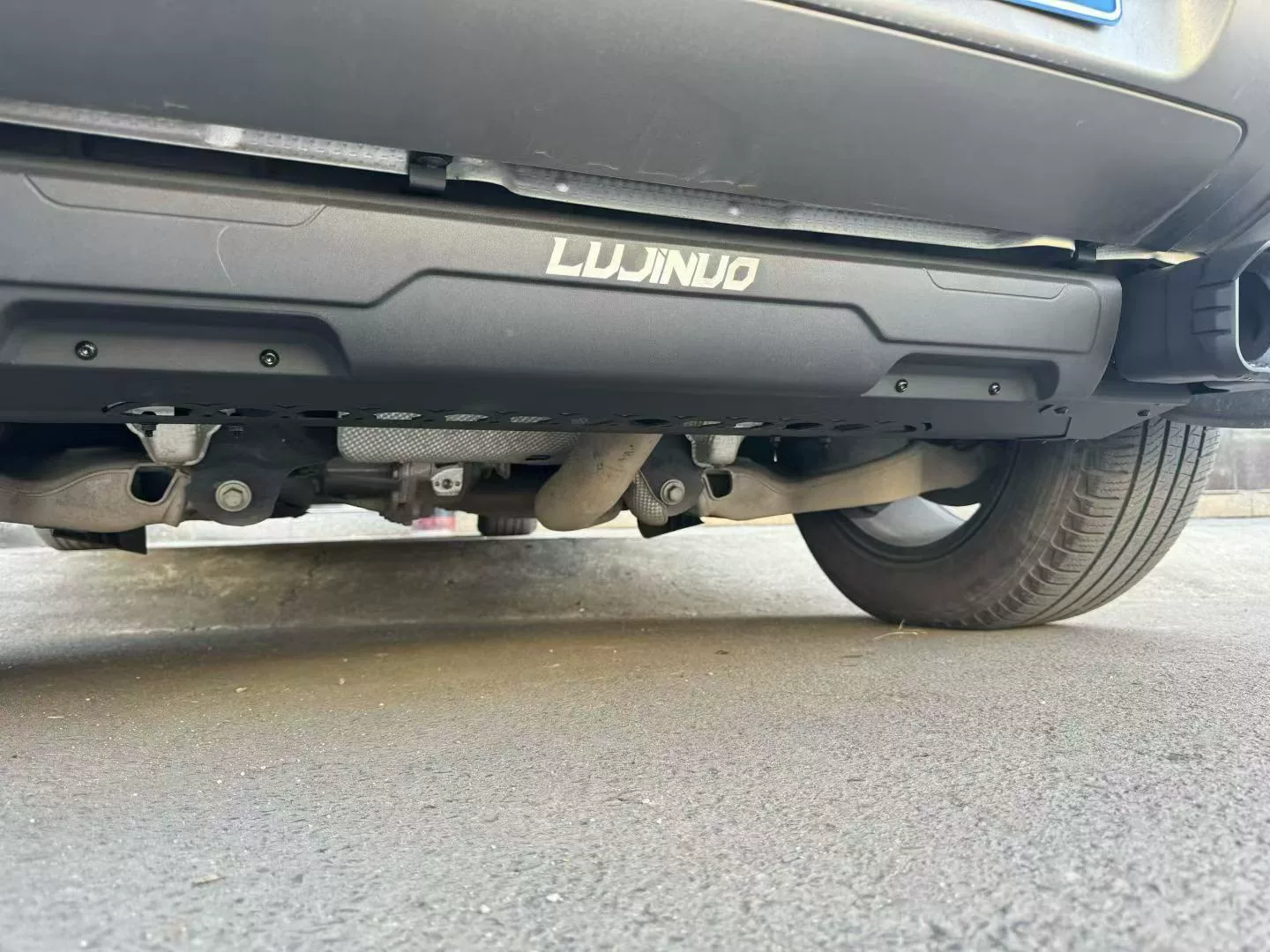 Land Rover Defender Exhaust Tip – Full-Cover Mountain-Style Muffler Tip