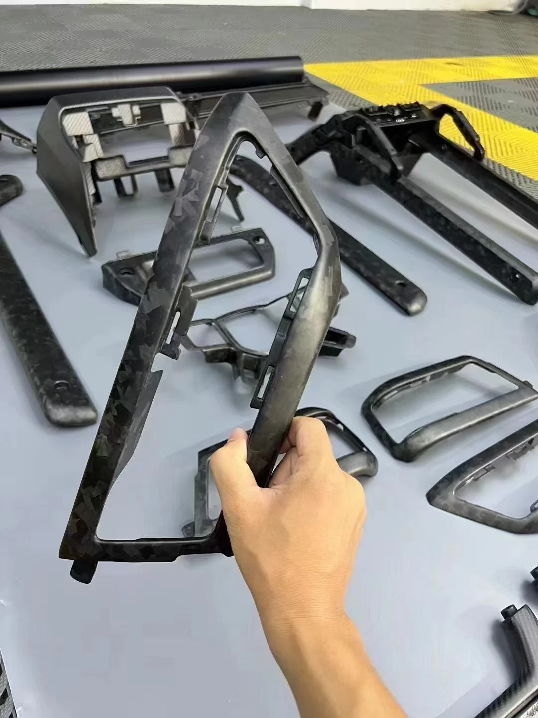 Kit de acabamento interno em fibra de carbono para Land Rover Defender 2025 OCTA Edition