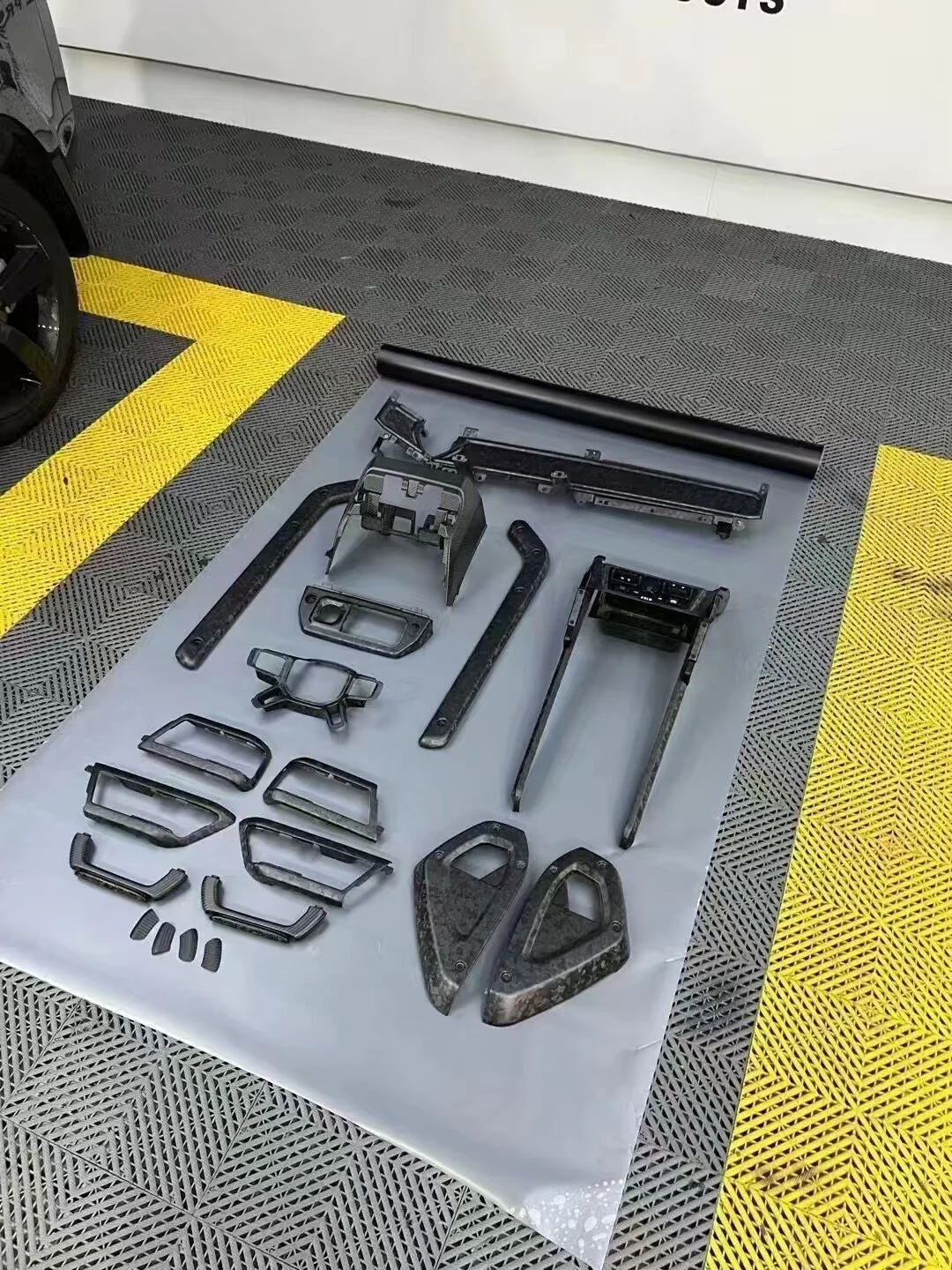 Kit de acabamento interno em fibra de carbono para Land Rover Defender 2025 OCTA Edition