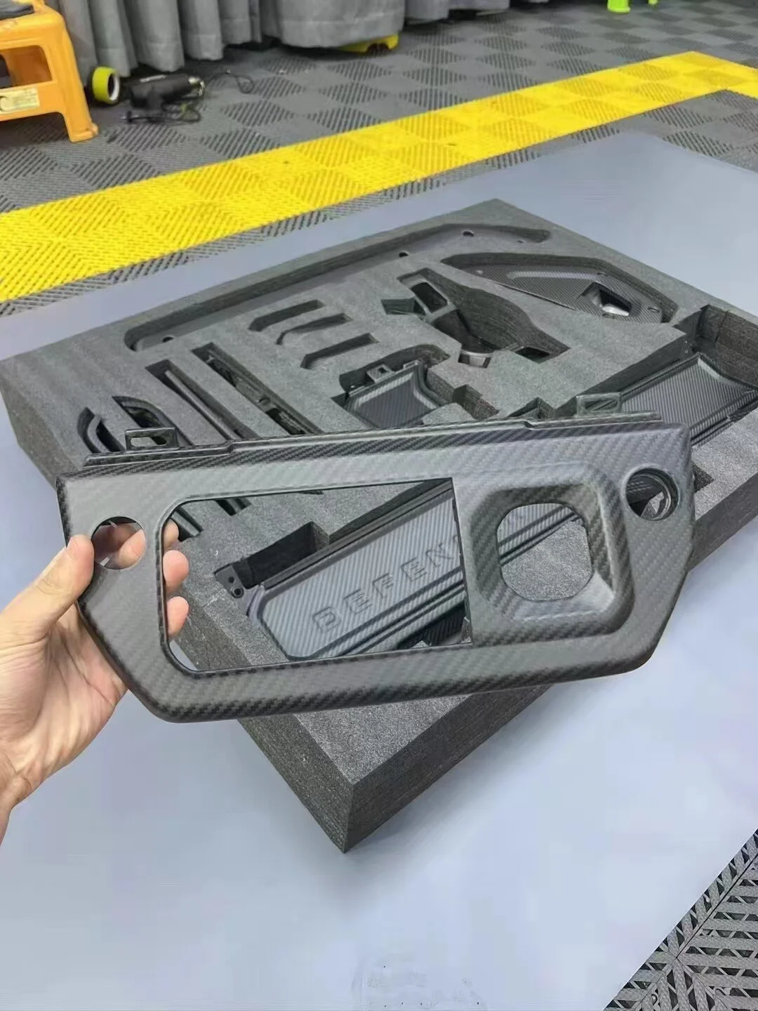 Kit de acabamento interno em fibra de carbono para Land Rover Defender 2025 OCTA Edition