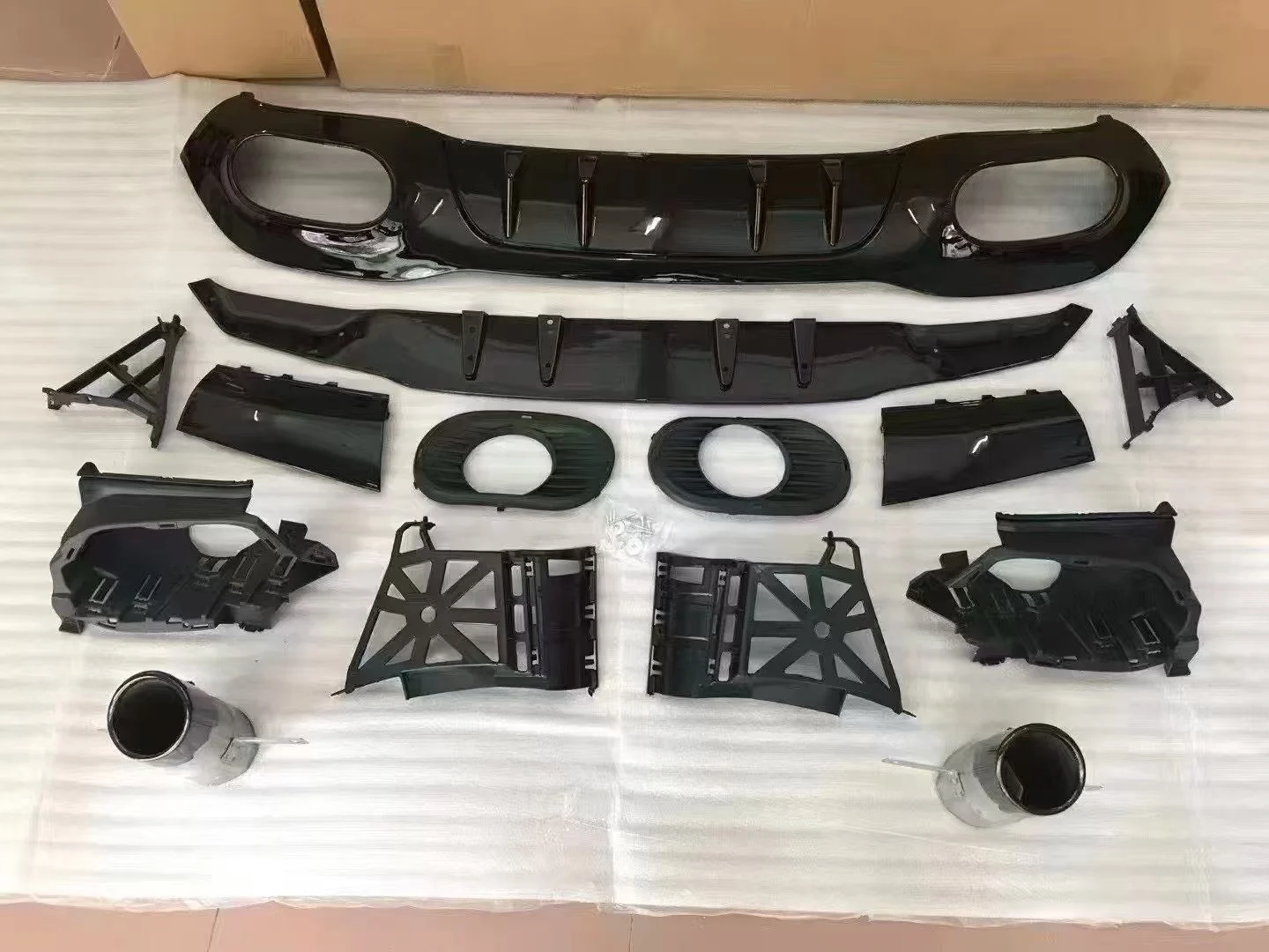 Kit de difusor traseiro preto brilhante e ponteiras duplas de escape para Mercedes-Benz Classe A W177 (para estilo A35 / A45)
