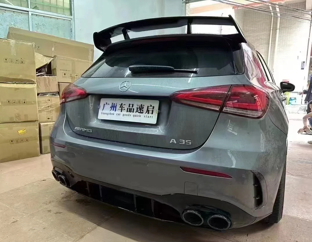 Kit de difusor traseiro preto brilhante e ponteiras duplas de escape para Mercedes-Benz Classe A W177 (para estilo A35 / A45)