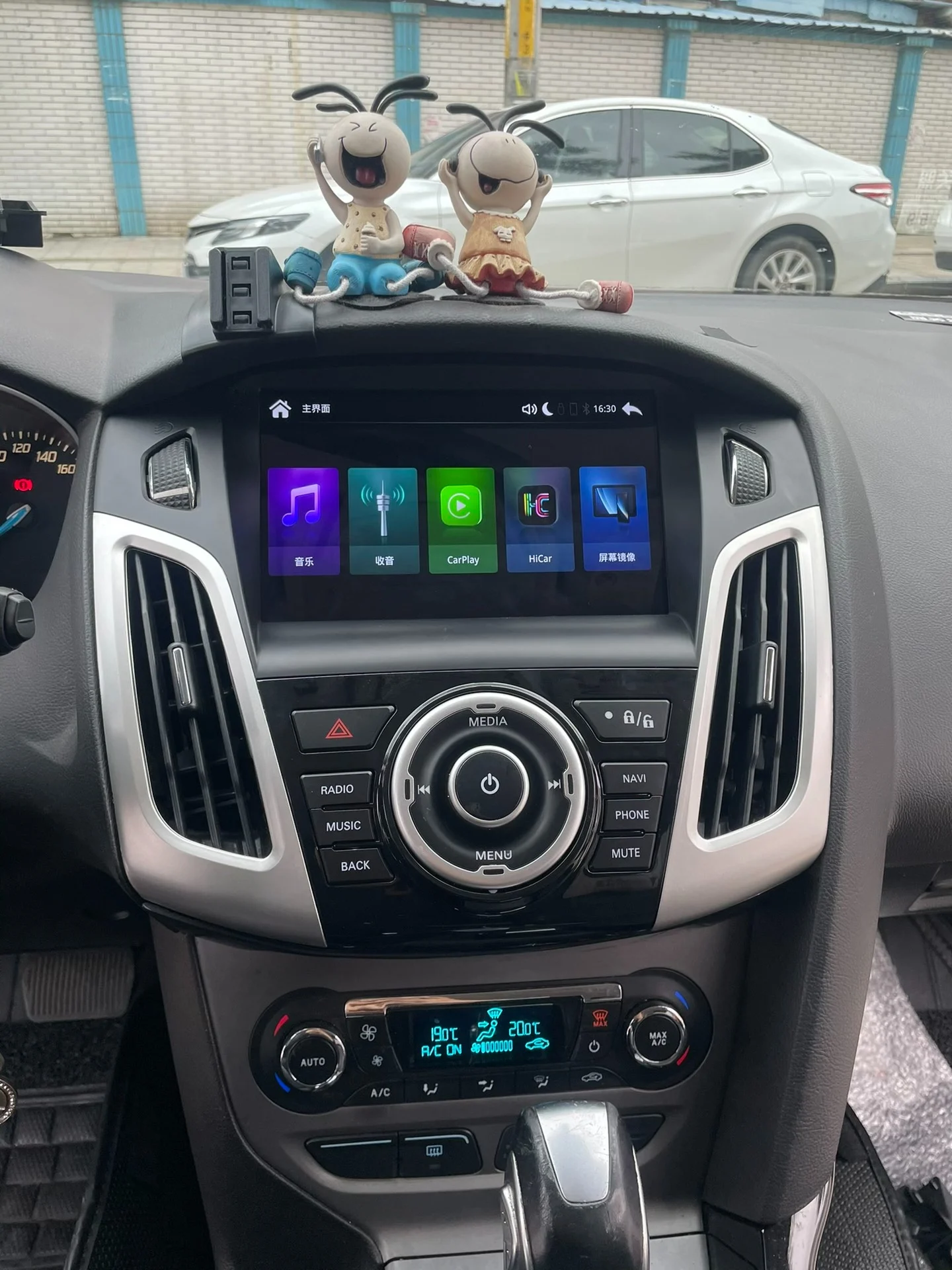 Ford Focus Aftermarket Linux Infotainment System – 9" or 10.1" Full-Lamination Display, Wireless CarPlay & HiCar, Built-in 4×45W Hi-Fi Amplifier