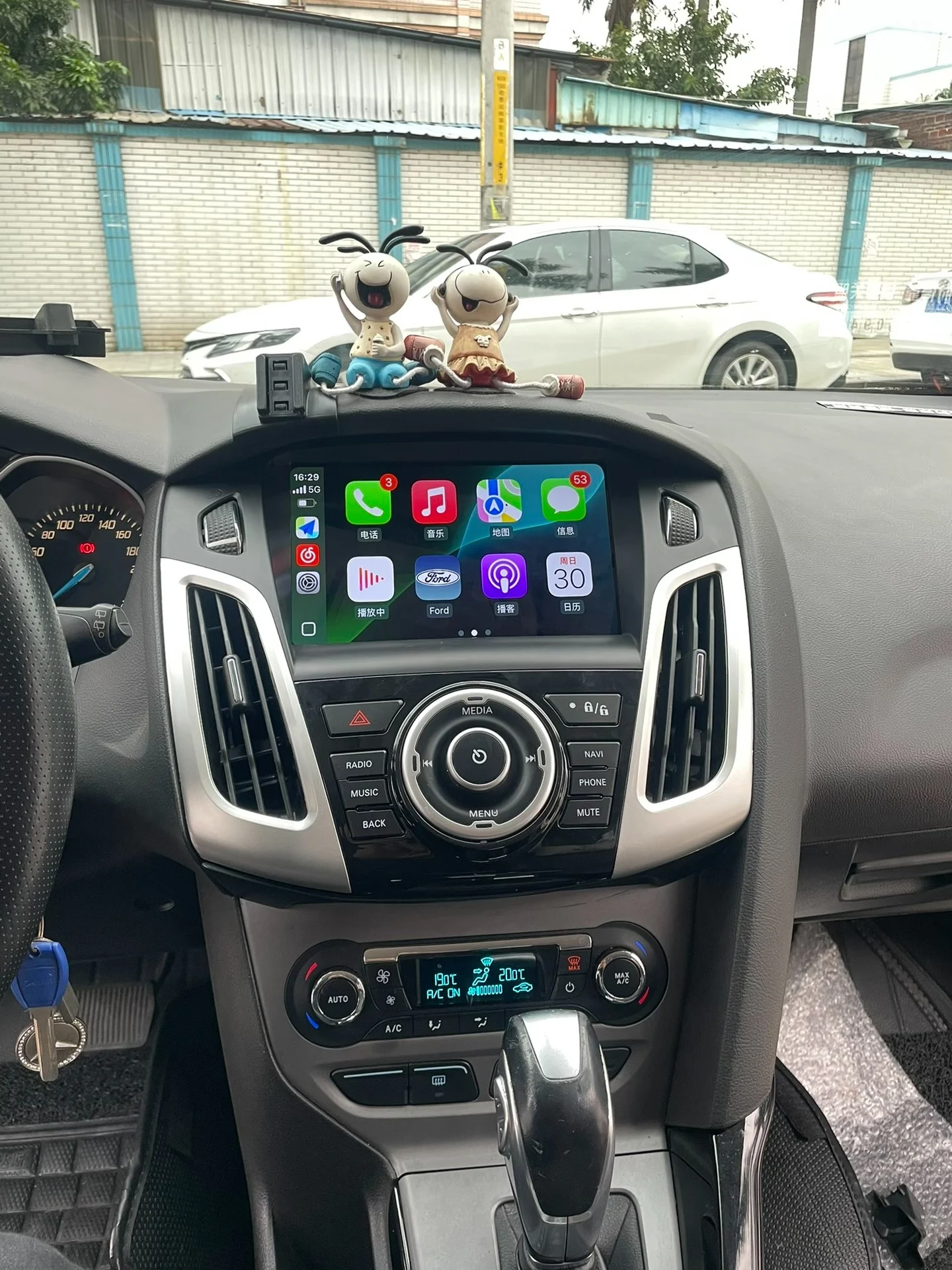 Ford Focus Aftermarket Linux Infotainment System – 9" or 10.1" Full-Lamination Display, Wireless CarPlay & HiCar, Built-in 4×45W Hi-Fi Amplifier