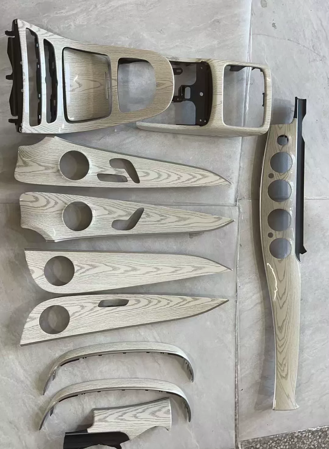 Mercedes-Benz E-Class W213 Zitan Wood Interior Modification Parts - Brown Solid Wood Center Console and Instrument Panel Kit