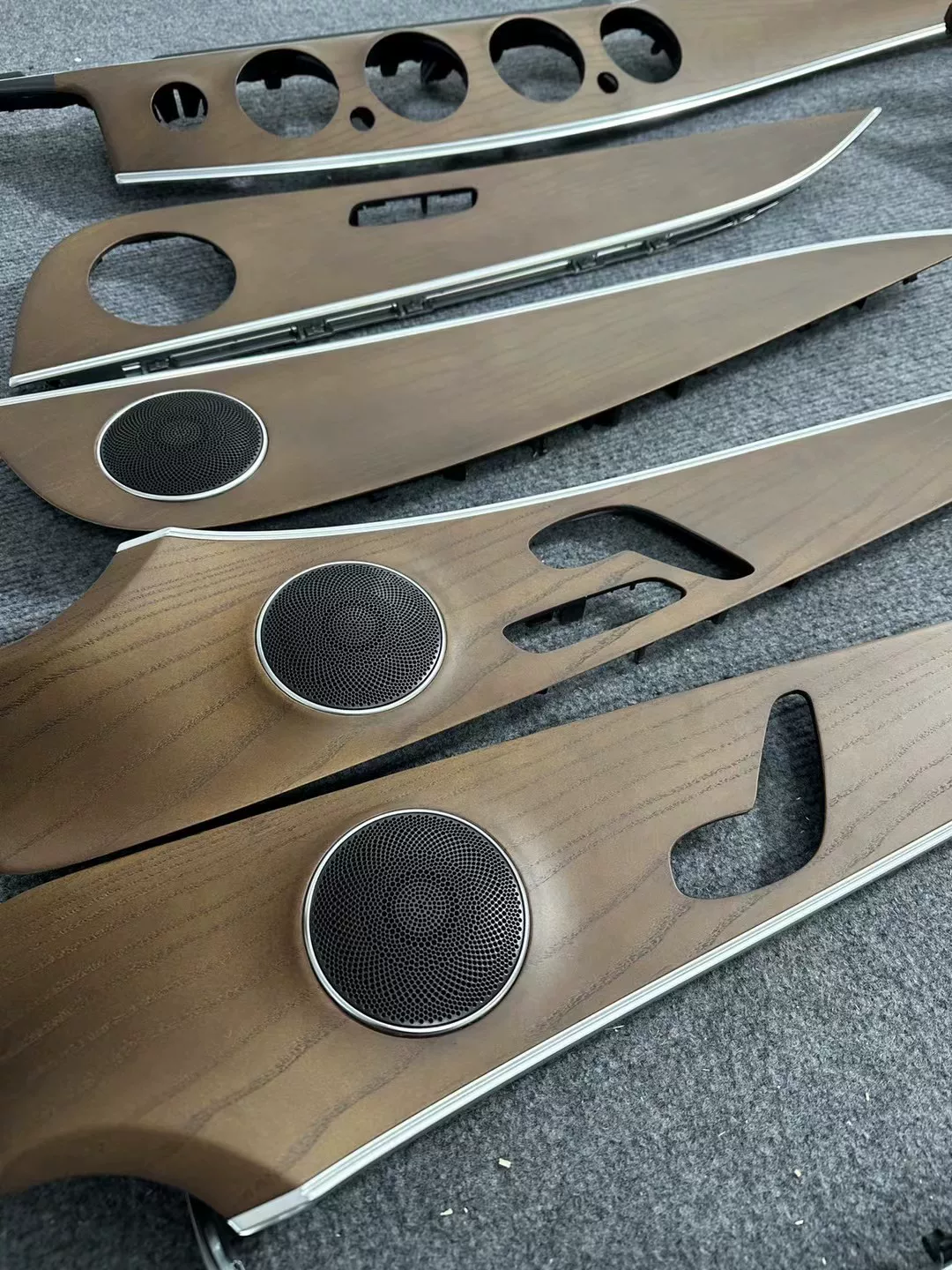 Mercedes-Benz E-Class W213 Zitan Wood Interior Modification Parts - Brown Solid Wood Center Console and Instrument Panel Kit