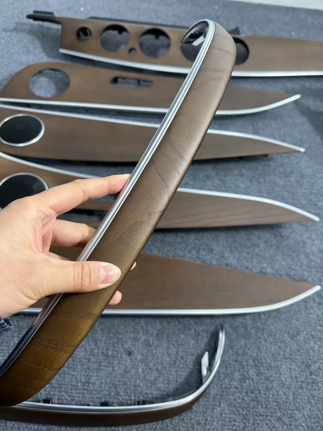 Mercedes-Benz E-Class W213 Zitan Wood Interior Modification Parts - Brown Solid Wood Center Console and Instrument Panel Kit