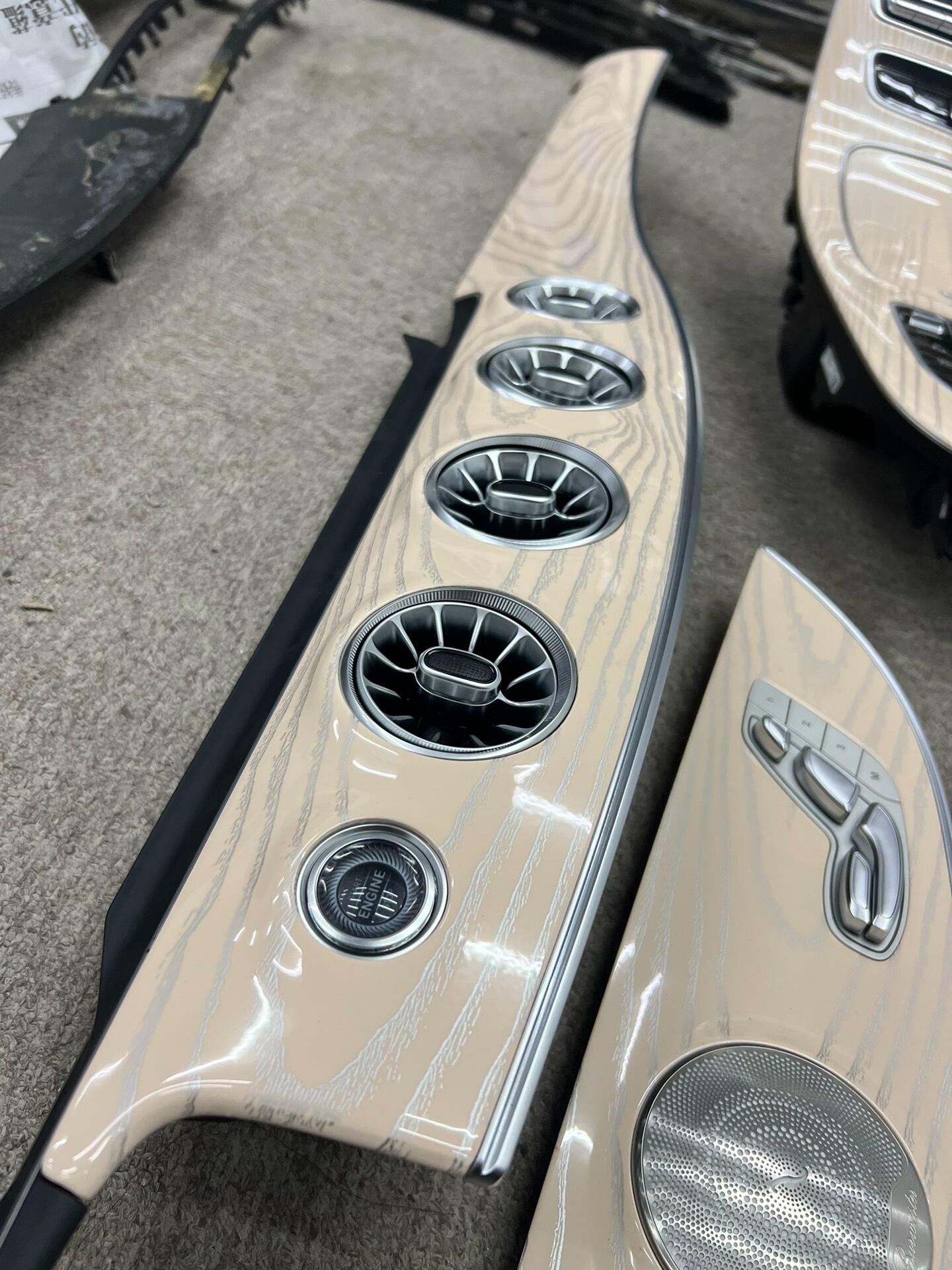 Mercedes-Benz interior peach wood color customization service Upgraded natural wood grain trim Multiple color options available