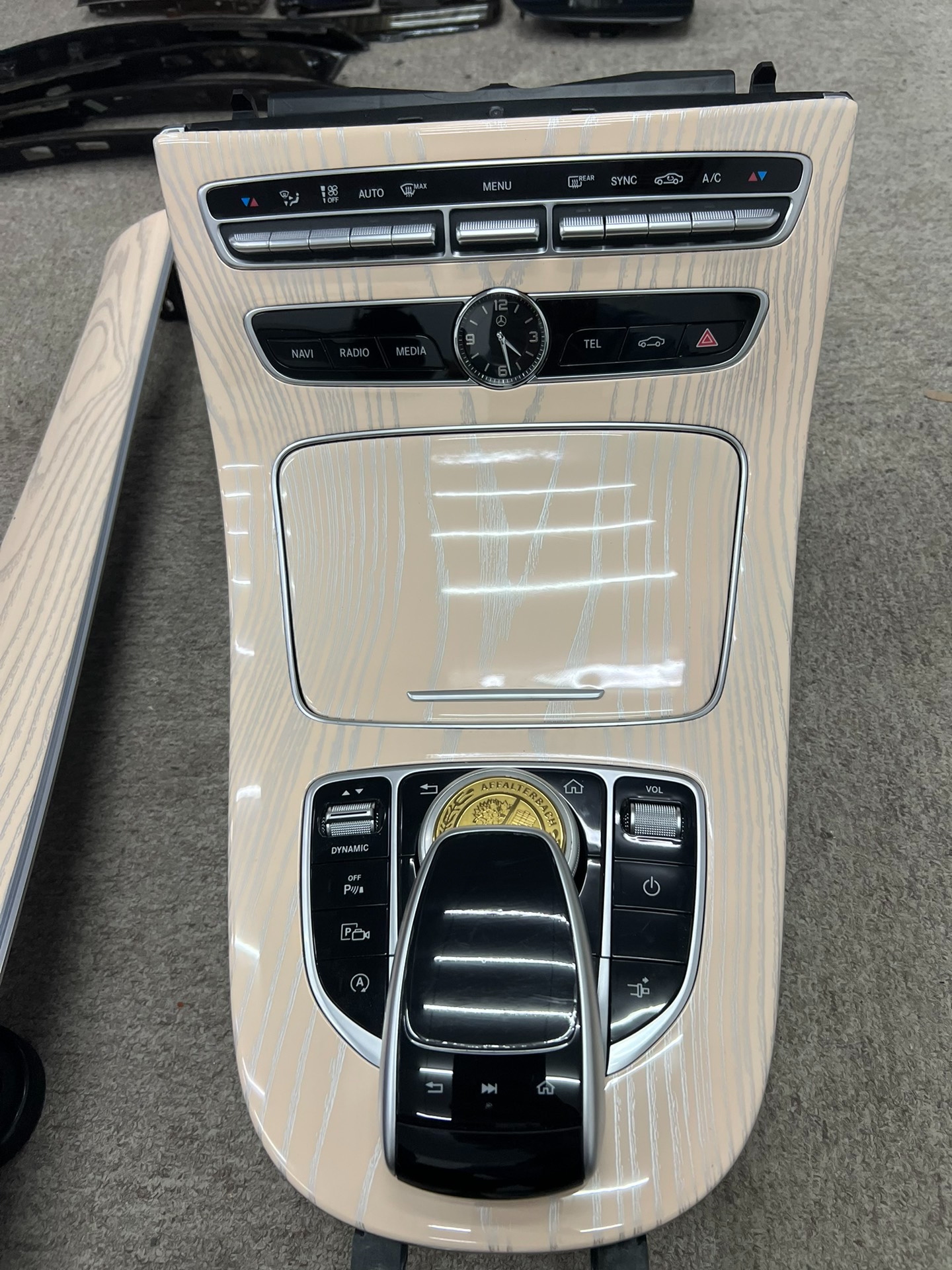 Mercedes-Benz interior peach wood color customization service Upgraded natural wood grain trim Multiple color options available