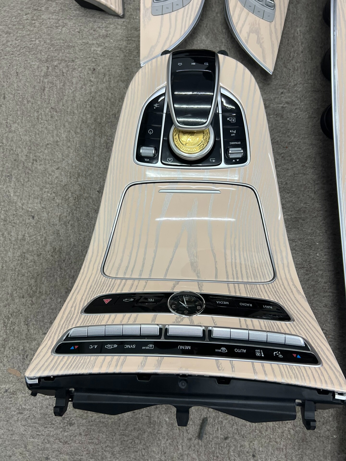 Mercedes-Benz interior peach wood color customization service Upgraded natural wood grain trim Multiple color options available