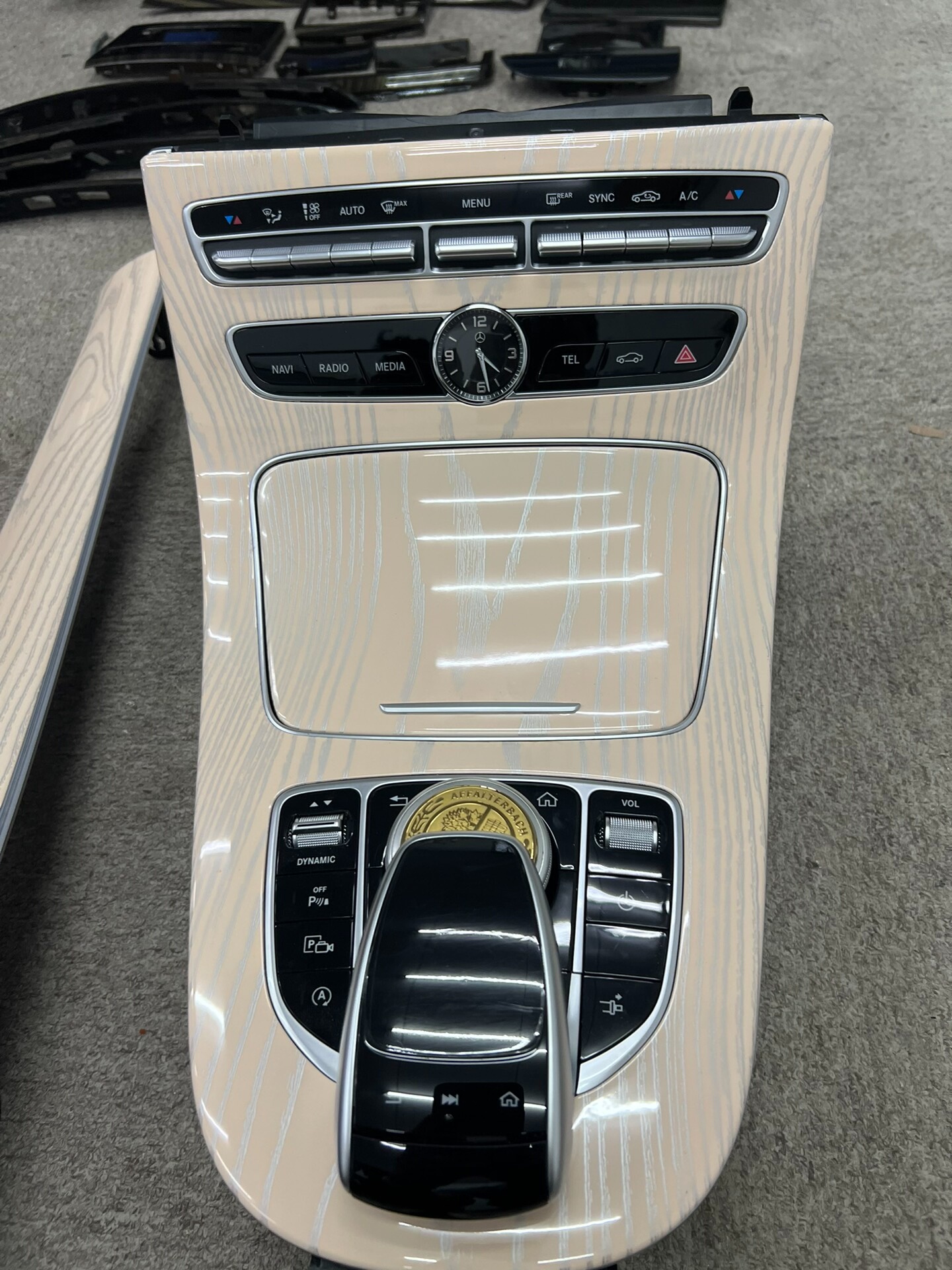 Mercedes-Benz interior peach wood color customization service Upgraded natural wood grain trim Multiple color options available