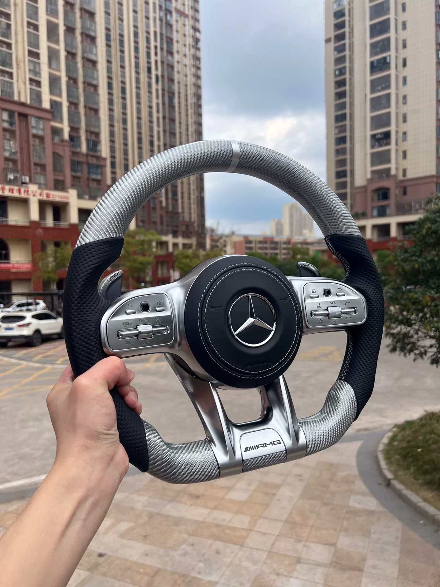 Mercedes-AMG flat-bottom sports steering wheel assembly, silver carbon fiber, genuine perforated leather