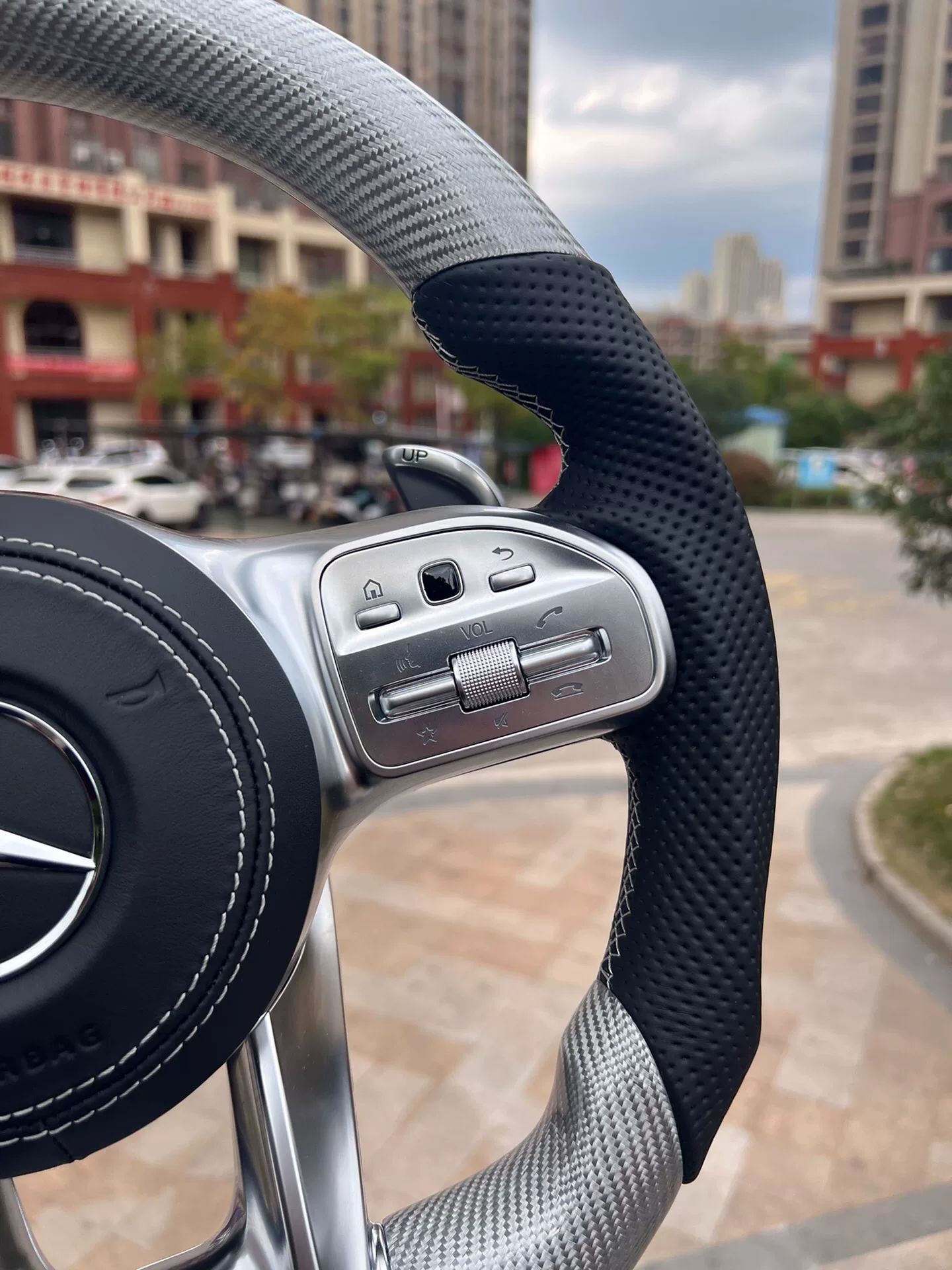 Mercedes-AMG flat-bottom sports steering wheel assembly, silver carbon fiber, genuine perforated leather