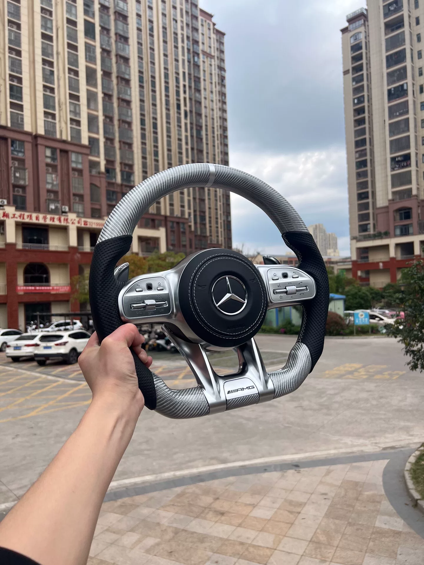 Mercedes-AMG flat-bottom sports steering wheel assembly, silver carbon fiber, genuine perforated leather