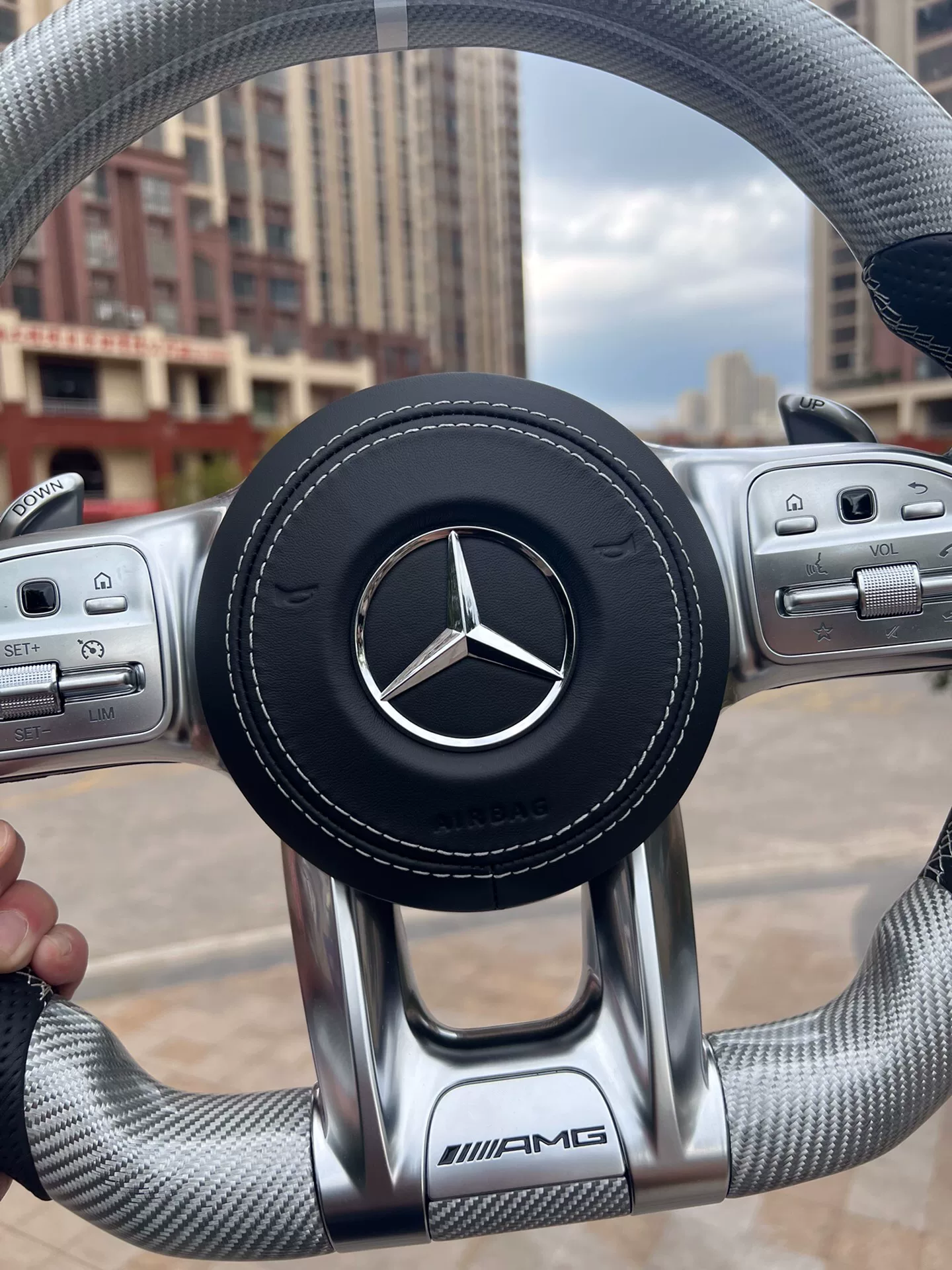 Mercedes-AMG flat-bottom sports steering wheel assembly, silver carbon fiber, genuine perforated leather