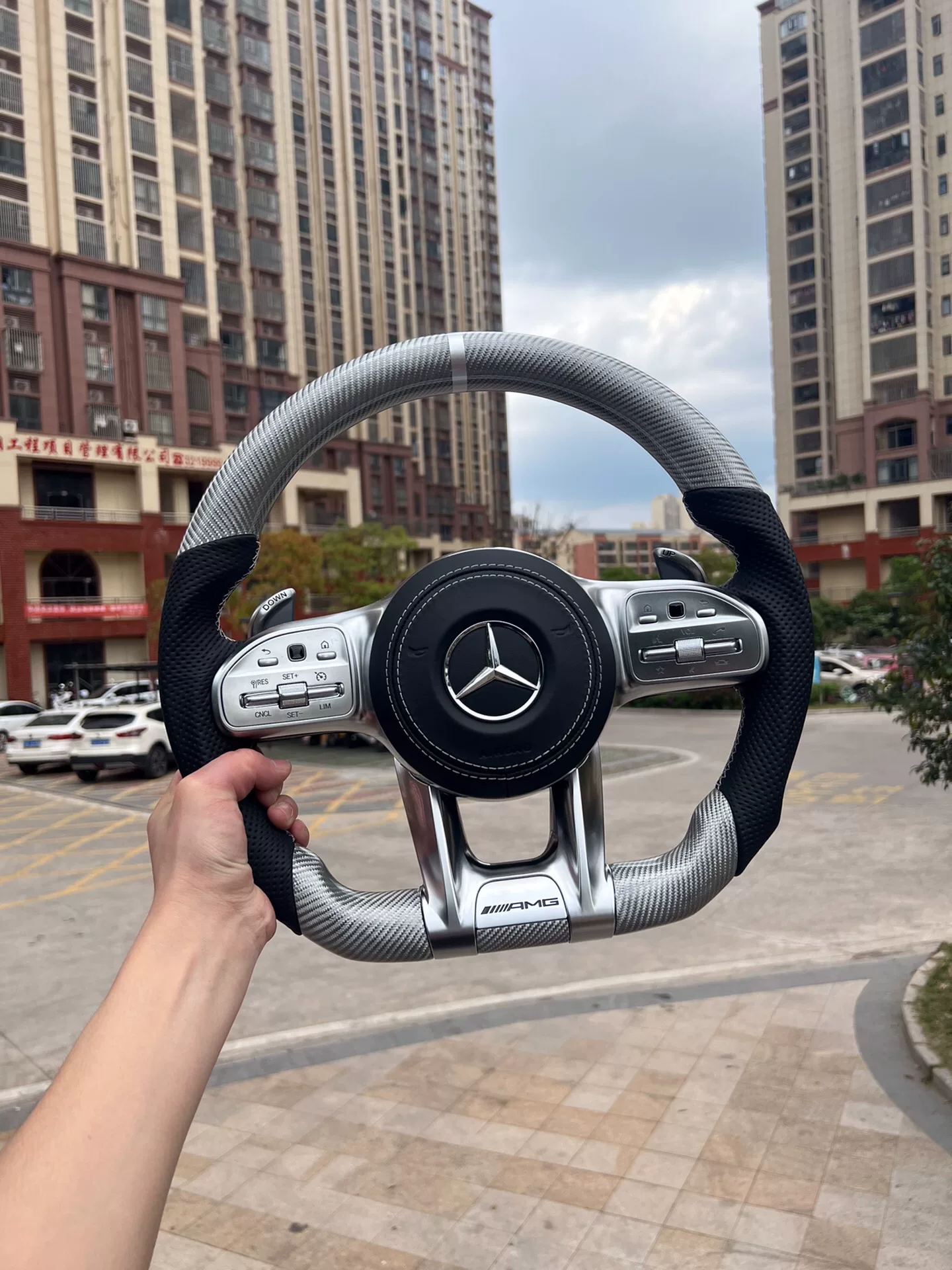 Mercedes-AMG flat-bottom sports steering wheel assembly, silver carbon fiber, genuine perforated leather