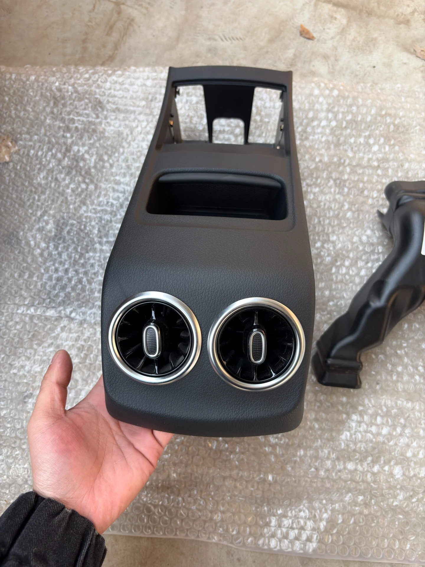 New Mercedes-Benz A-Class, CLA, GLB, GLA, and B-Class Rear Air Vent Installation Kit
