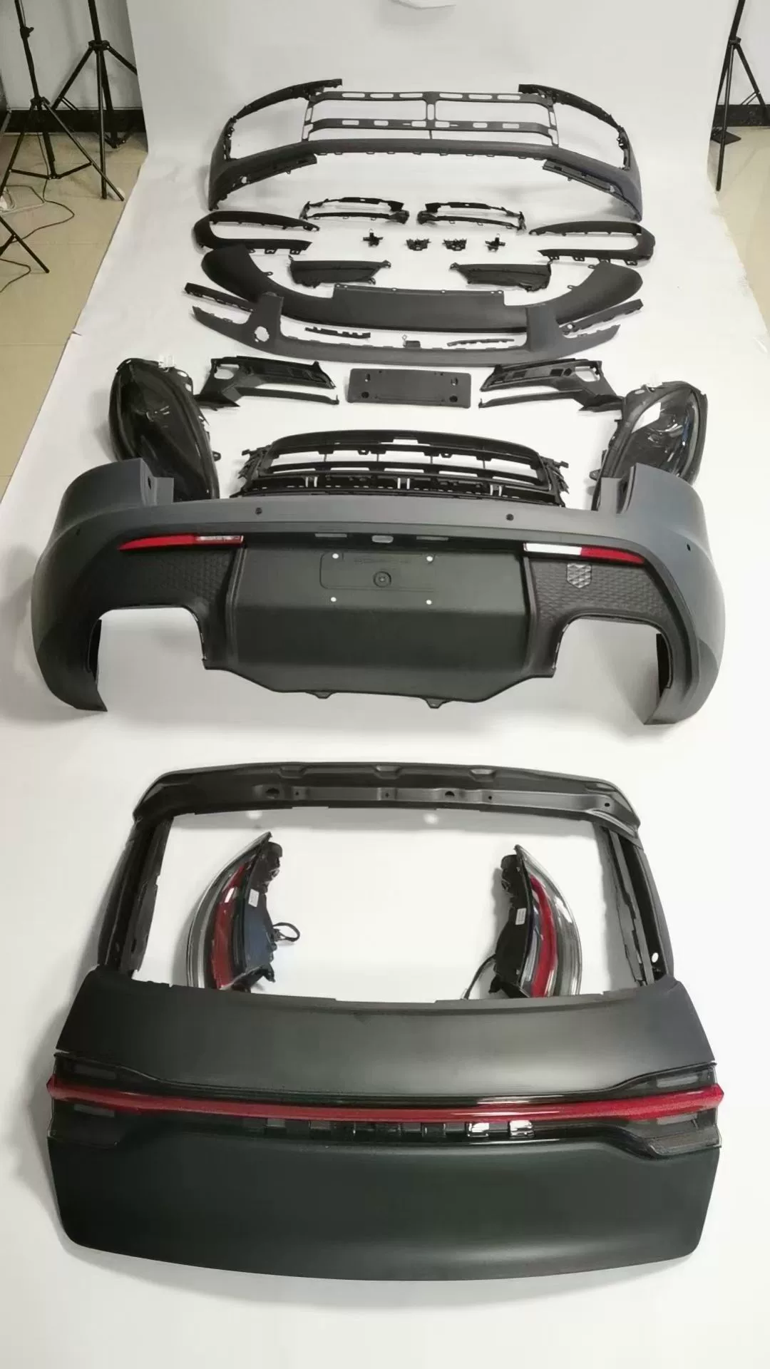 Porsche Macan (2014–2022) Turbo Body Kit – Front Bumper Lip, Rear Diffuser & Side Skirts (PP Material, Bolt-On Fit)
