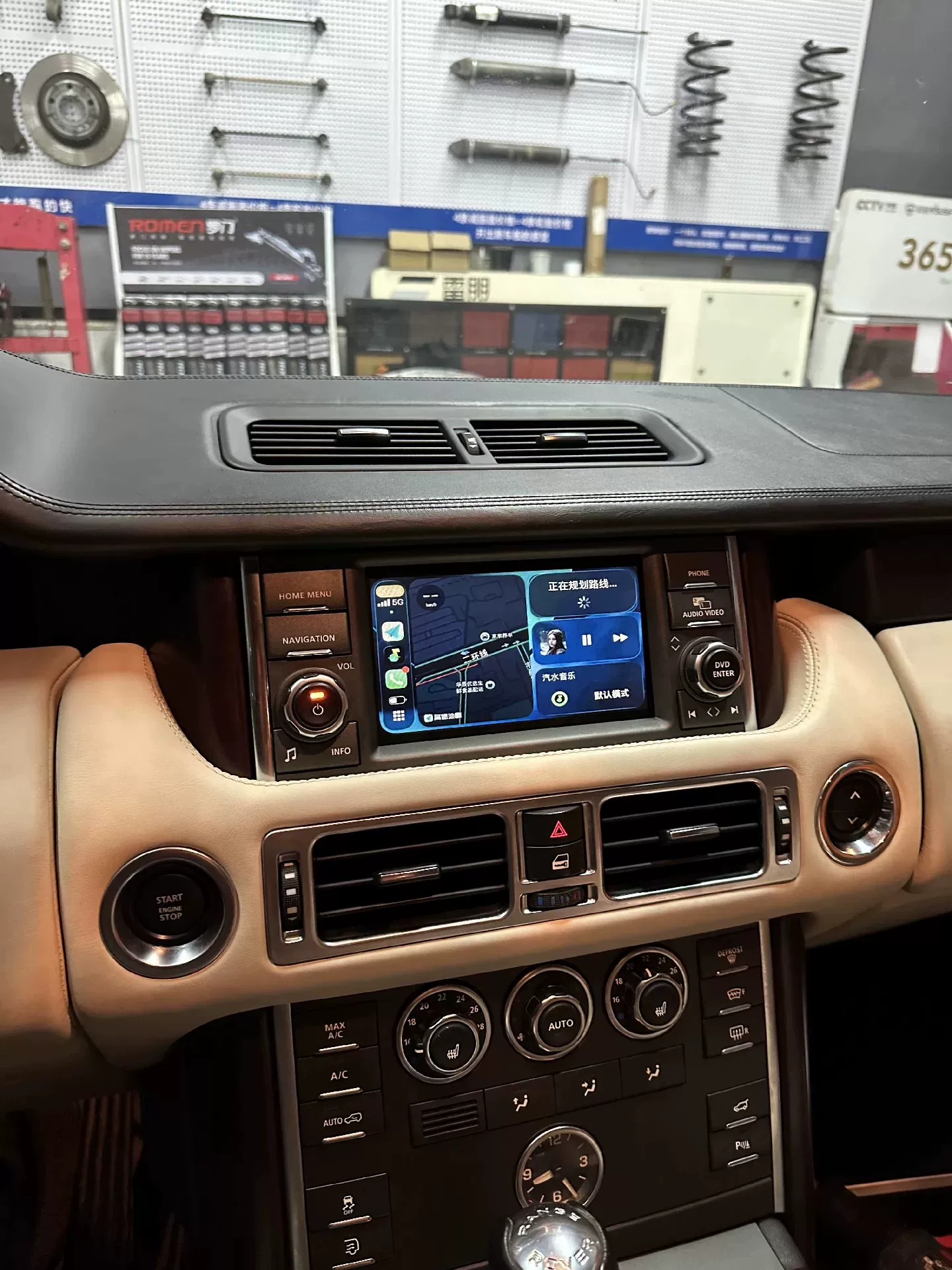 Land Rover Range Rover 2005–2012 CarPlay Upgrade Kit – Wireless Apple CarPlay & HiCar, Plug-and-Play Chinese Interface