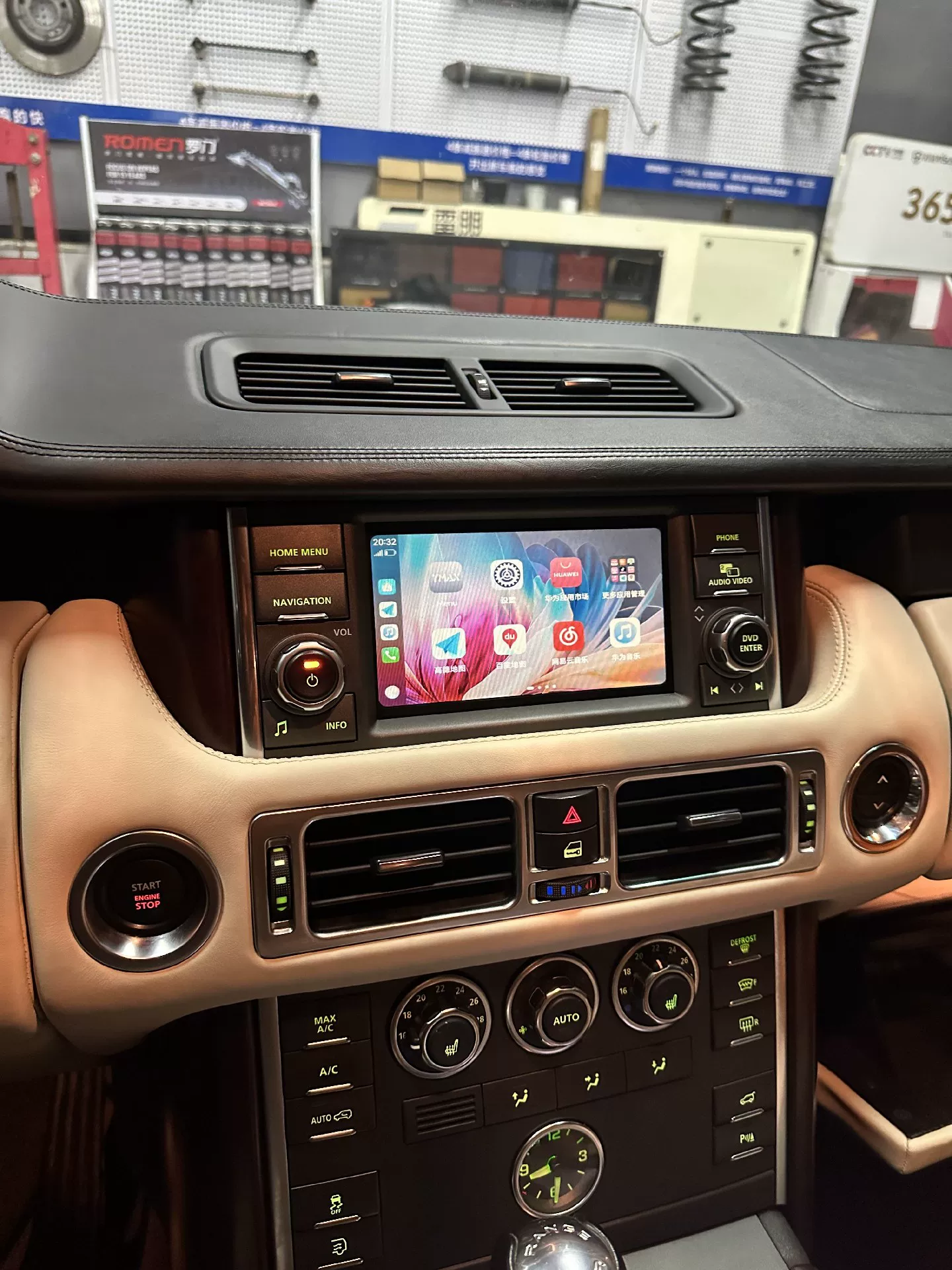 Land Rover Range Rover 2005–2012 CarPlay Upgrade Kit – Wireless Apple CarPlay & HiCar, Plug-and-Play Chinese Interface