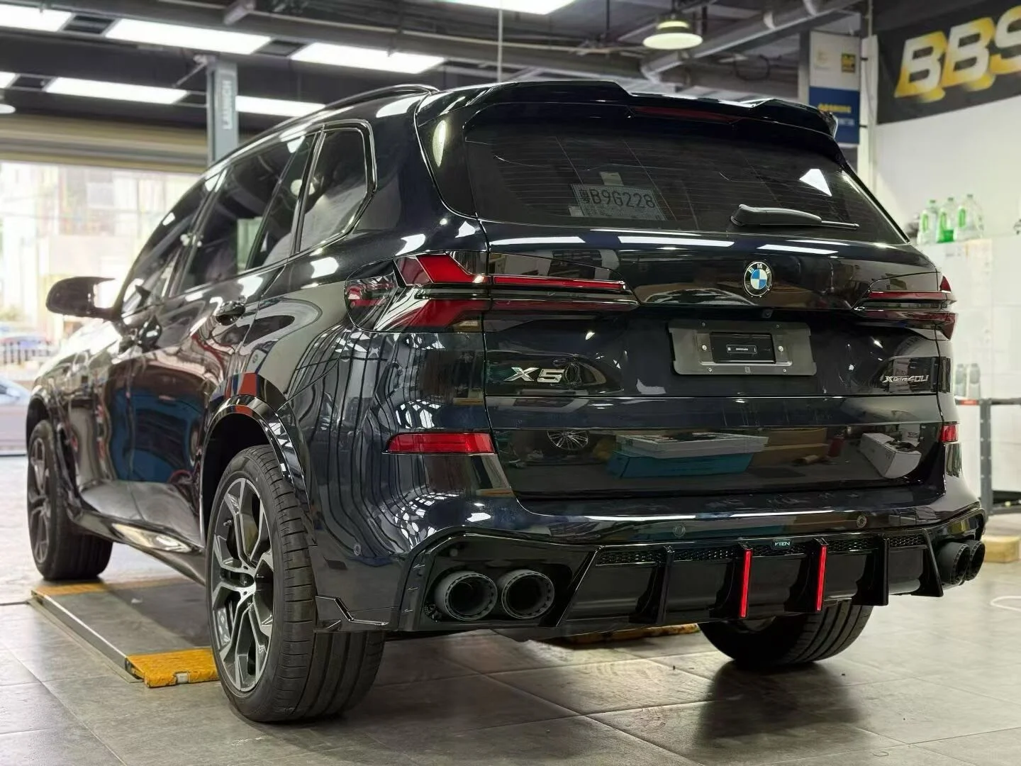 Kit de carroceria em fibra de carbono BMW X5 VTEN - Difusor traseiro, spoiler do porta-malas, grade, espelhos laterais