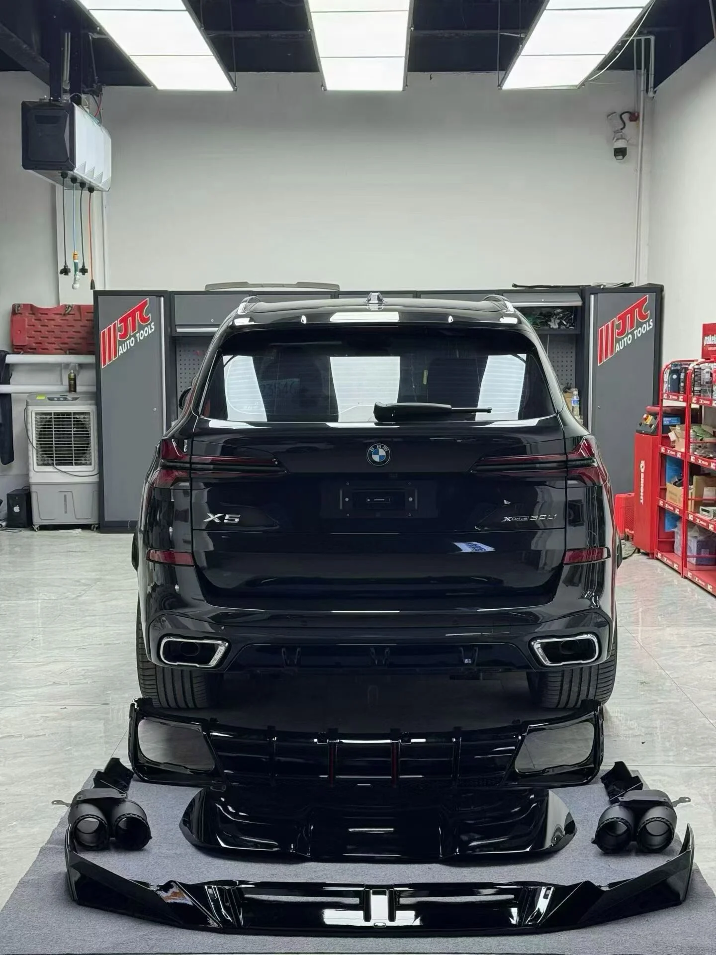 Kit de carroceria em fibra de carbono BMW X5 VTEN - Difusor traseiro, spoiler do porta-malas, grade, espelhos laterais