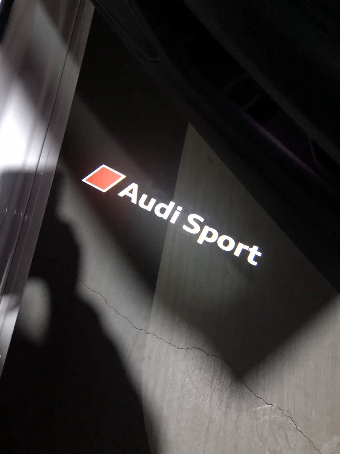 Audi Welcome Lights for A6L, A4L, Q5, Q7, Q3, A5 – High-Definition, Factory-Original Upgrade Version