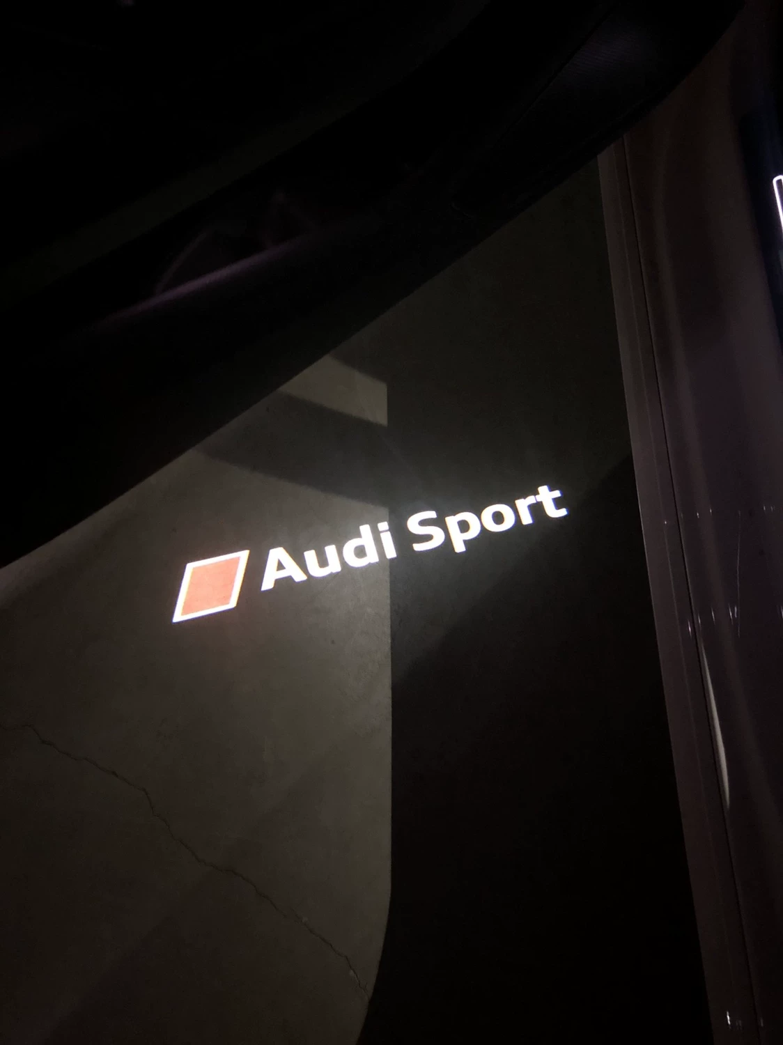 Audi Welcome Lights for A6L, A4L, Q5, Q7, Q3, A5 – High-Definition, Factory-Original Upgrade Version