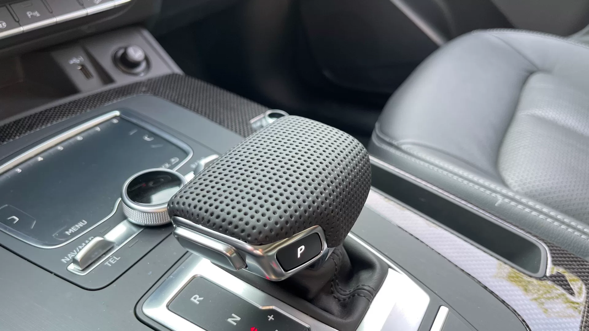 Cubierta de palanca de cambios de madera maciza para Audi A4, A5, A6, A7, Q5, Q7: madera de cenizos, abedul ágata, abedul negro, fibra de carbono cristalina.