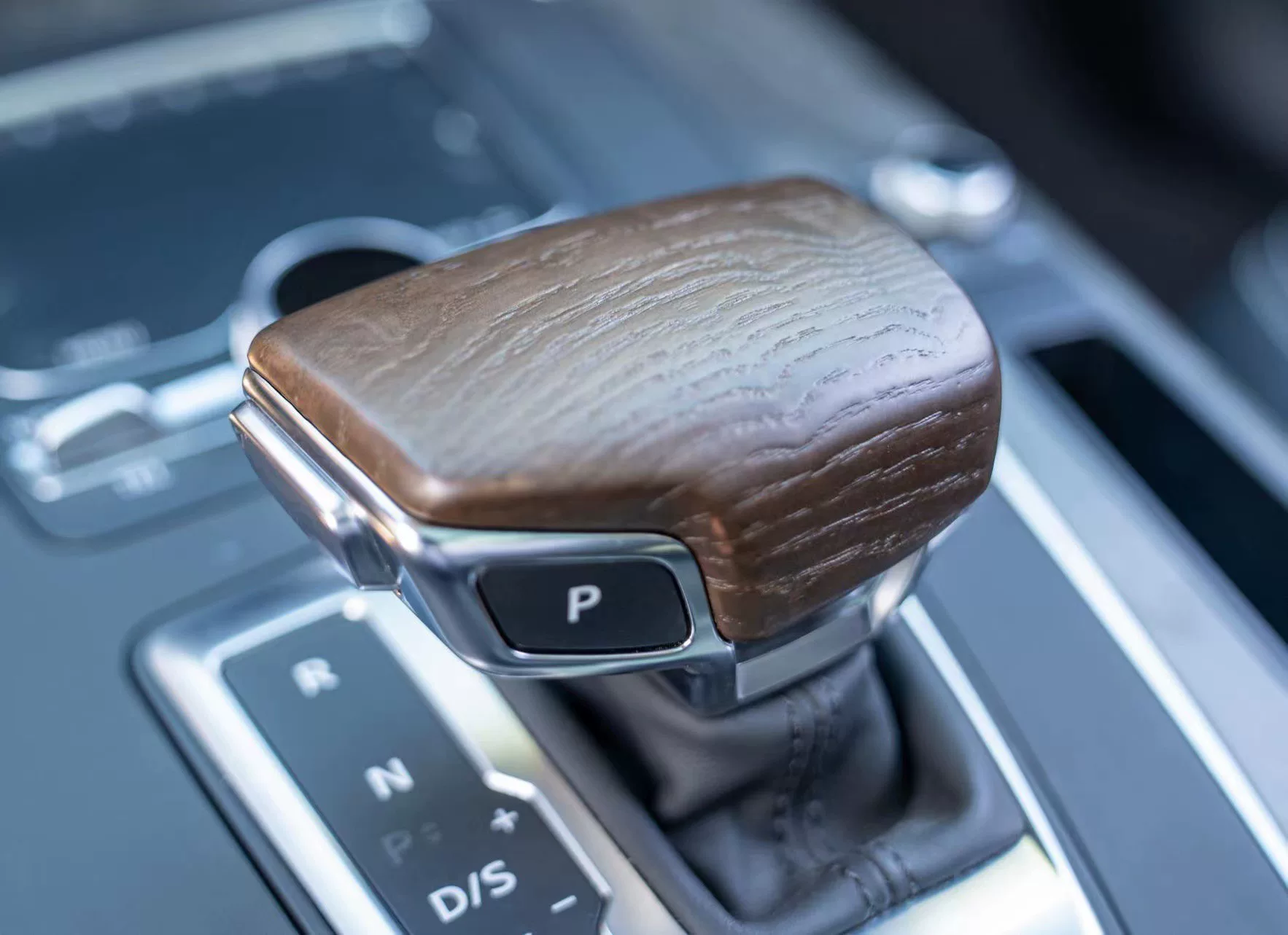 Cubierta de palanca de cambios de madera maciza para Audi A4, A5, A6, A7, Q5, Q7: madera de cenizos, abedul ágata, abedul negro, fibra de carbono cristalina.
