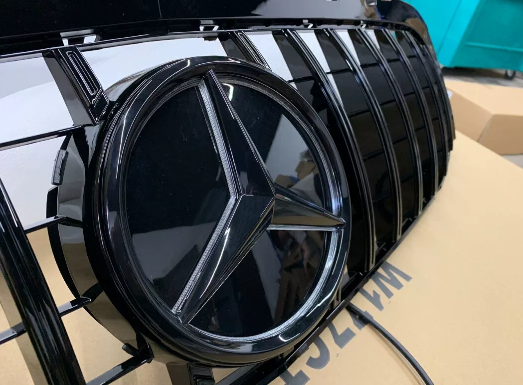 Mercedes-Benz LED illuminated car logo\nSuitable for A/B/C/E/S/GLK/ML/GLC/GLE classes