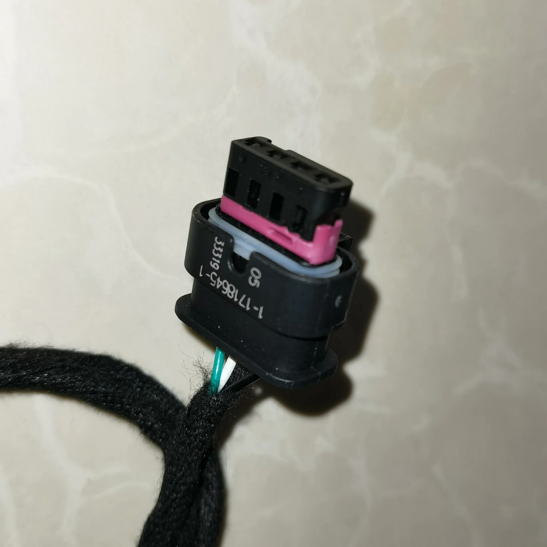 Volkswagen Hands-Free Tailgate Wiring Harness / Kick-to-Open (Foot-Swipe) Harness