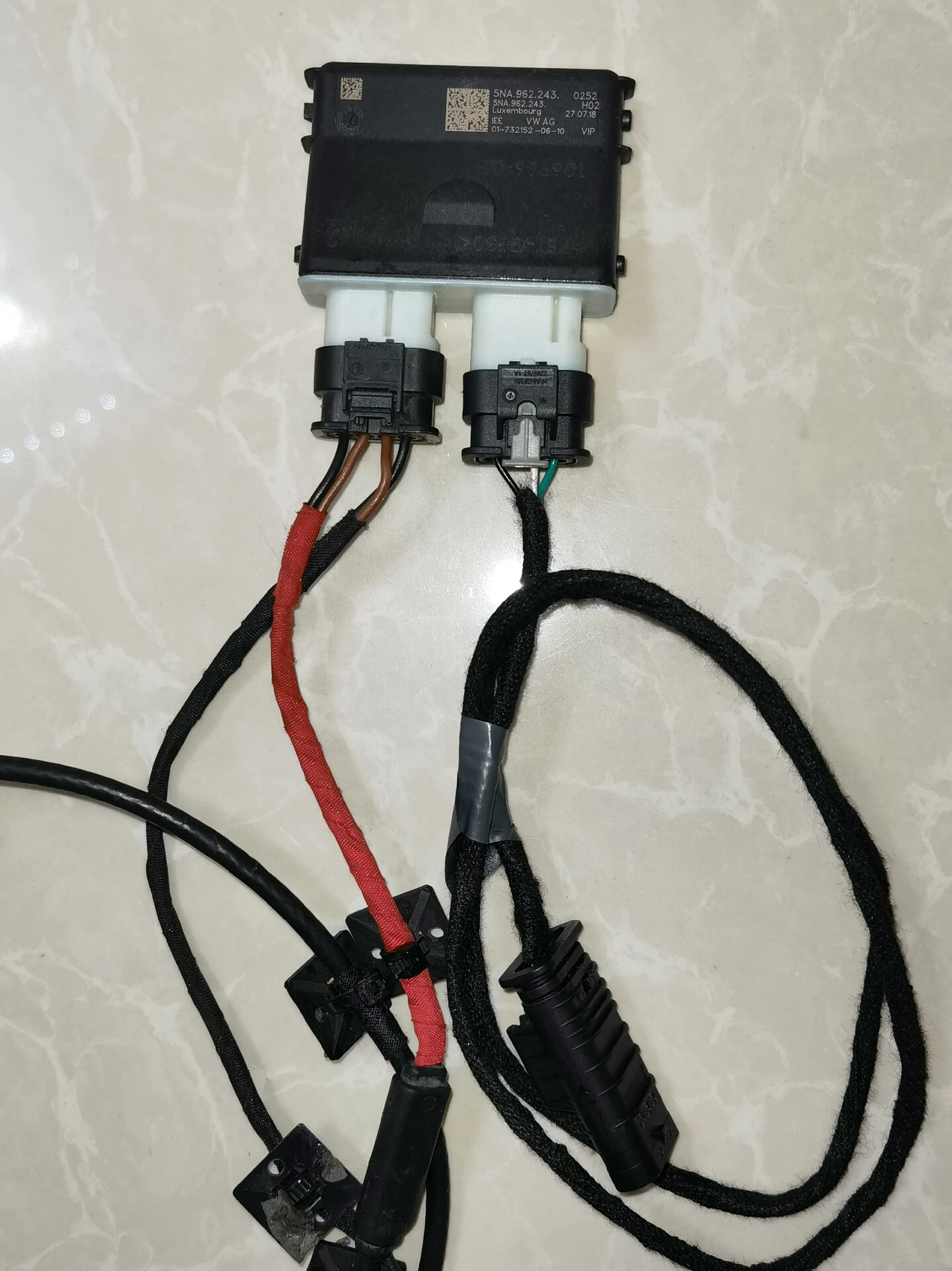 Volkswagen Hands-Free Tailgate Wiring Harness / Kick-to-Open (Foot-Swipe) Harness