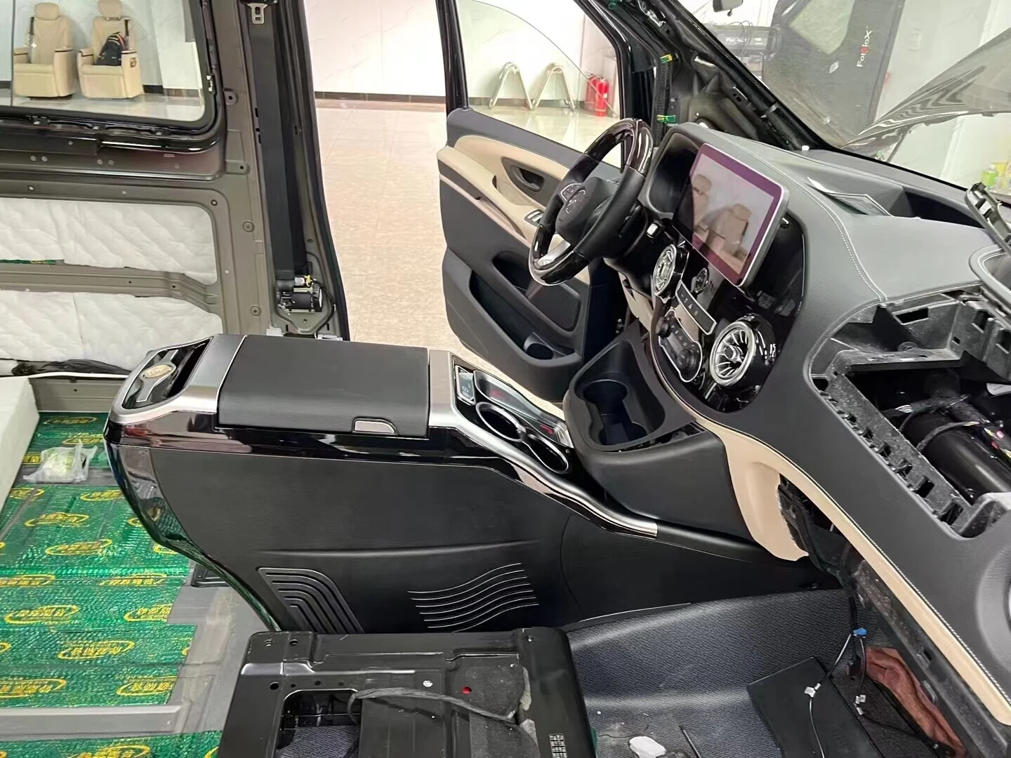 Kit de atualização do console central para Mercedes Vito V260 com geladeira compressor e carregamento sem fio Para Van de Negócios Mercedes-Benz Vito/V-Class (V260) 2017–2024