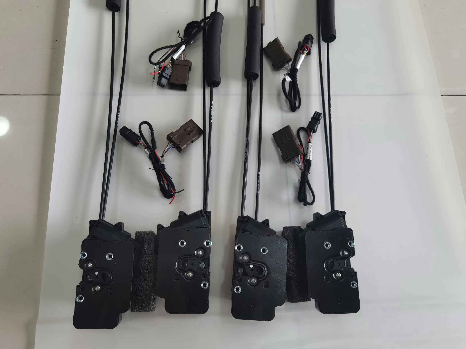 Electric Power Door Latch Kit – Universal Fit for Tesla, BYD, NIO, XPeng, Mercedes-Benz, BMW, Audi, Lexus, Toyota, and 300+ Car Models