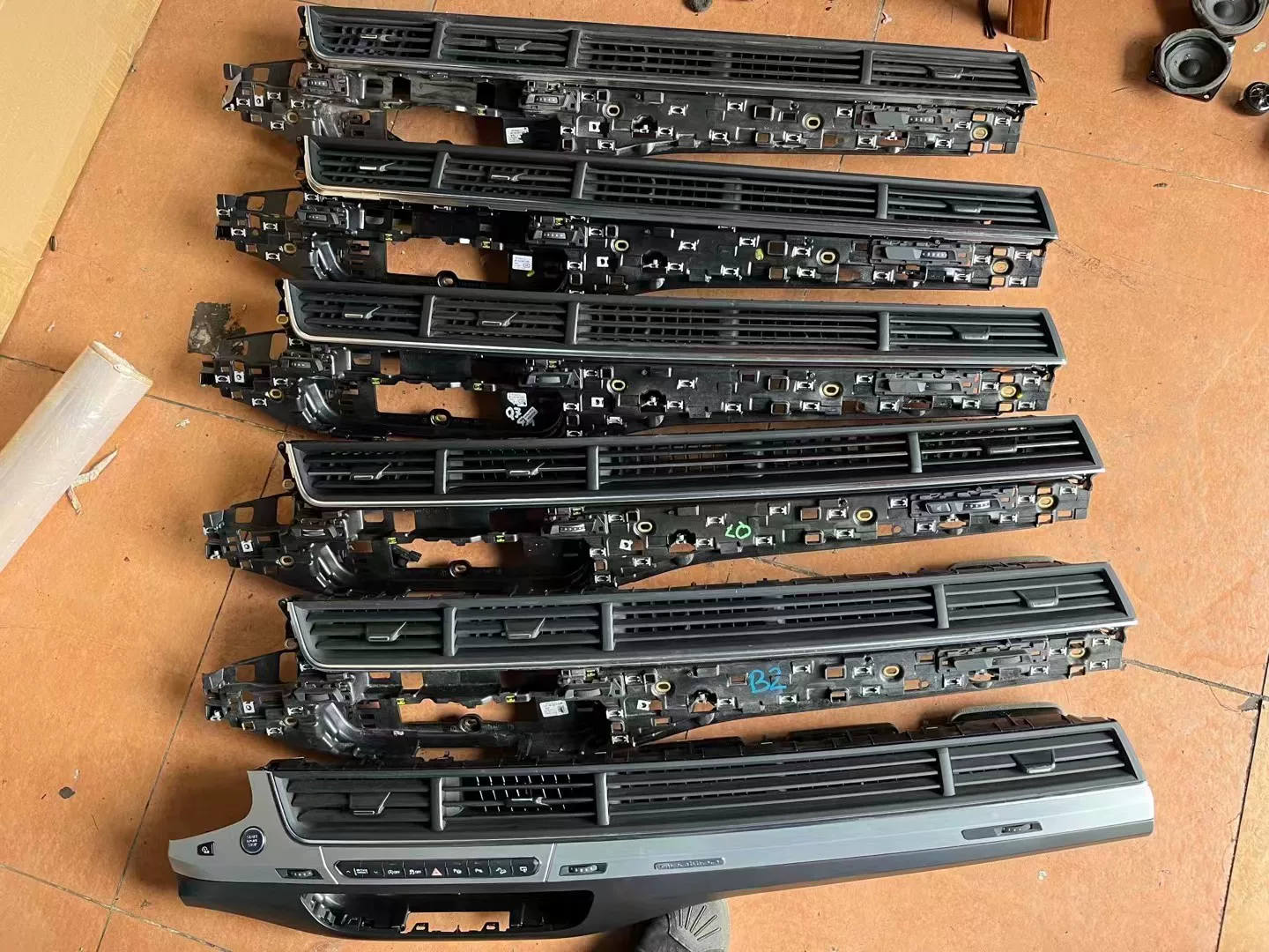 Audi A6 C7 A7 HVAC Vent Assembly - Center/Dual Side/Rear Dashboard Vents with Wide/Narrow Plug Options