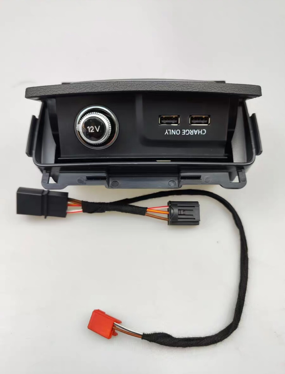 Cenicero trasero con encendedor y puerto de carga USB para el Audi A4L B9