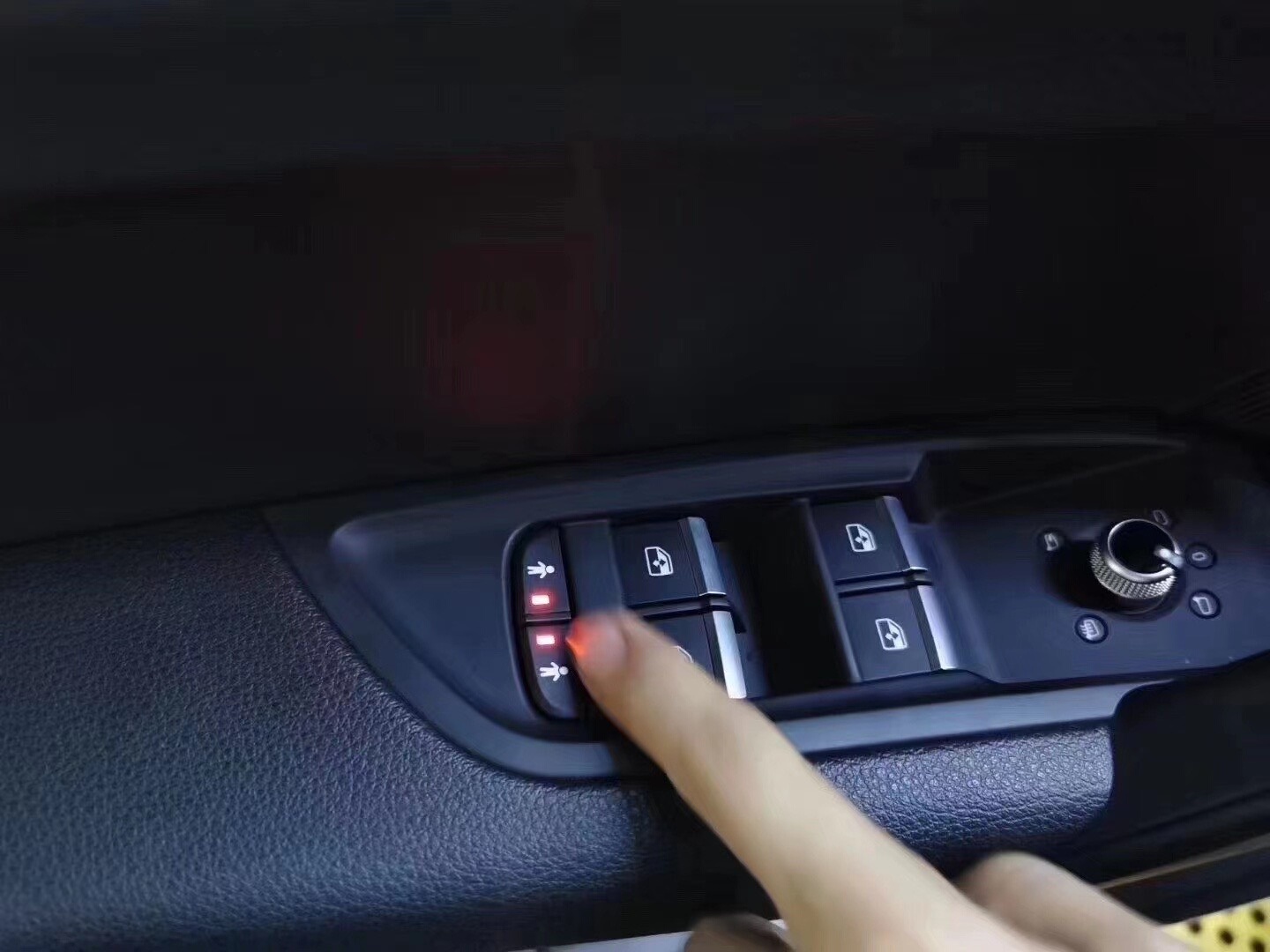 Audi A4 B9 Q5 Rear Child Lock – Driver’s Side One-Button Electronic Child Safety Lock