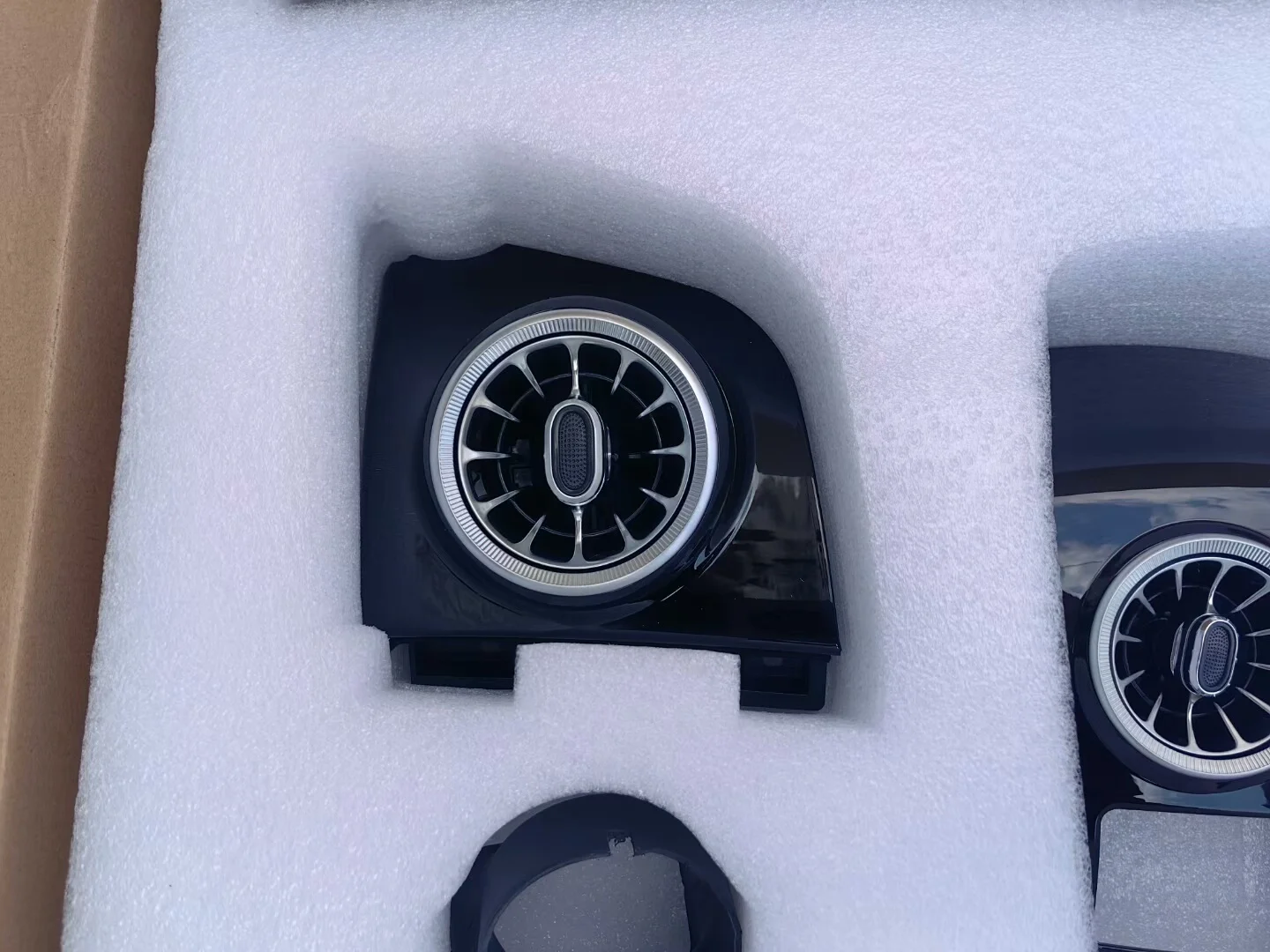Mercedes-Benz W221 Ambient Light Turbo Air Vent Compatible with S-Class W221 Modified Parts LED Adjustable Color Air Outlet Decorative Ring