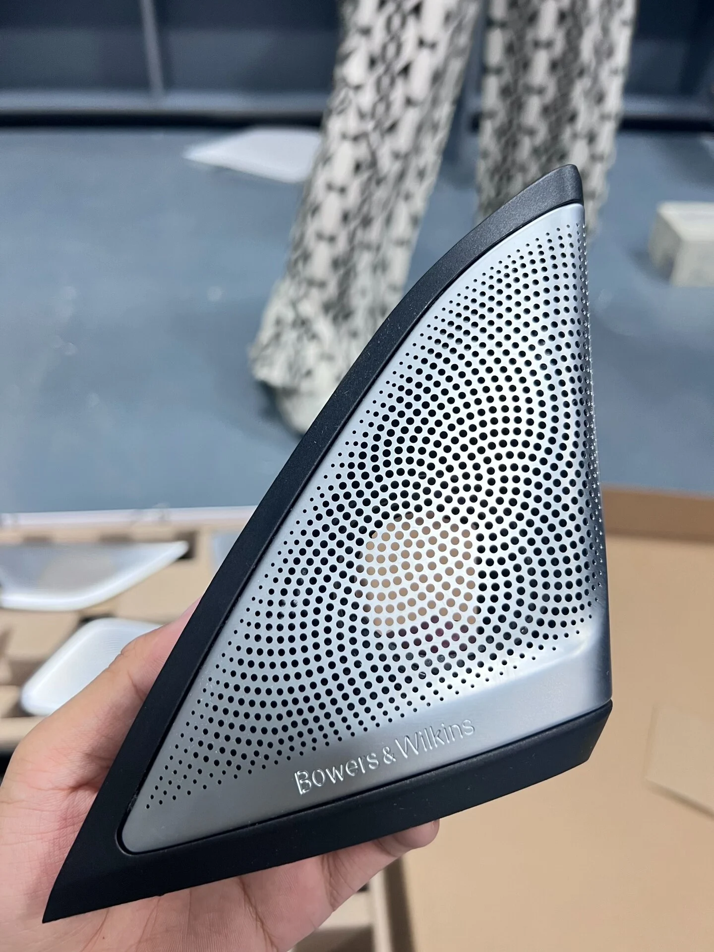 BMW G38 5 Series Bowers & Wilkins Illuminated Speaker Grilles (11-Piece Set)