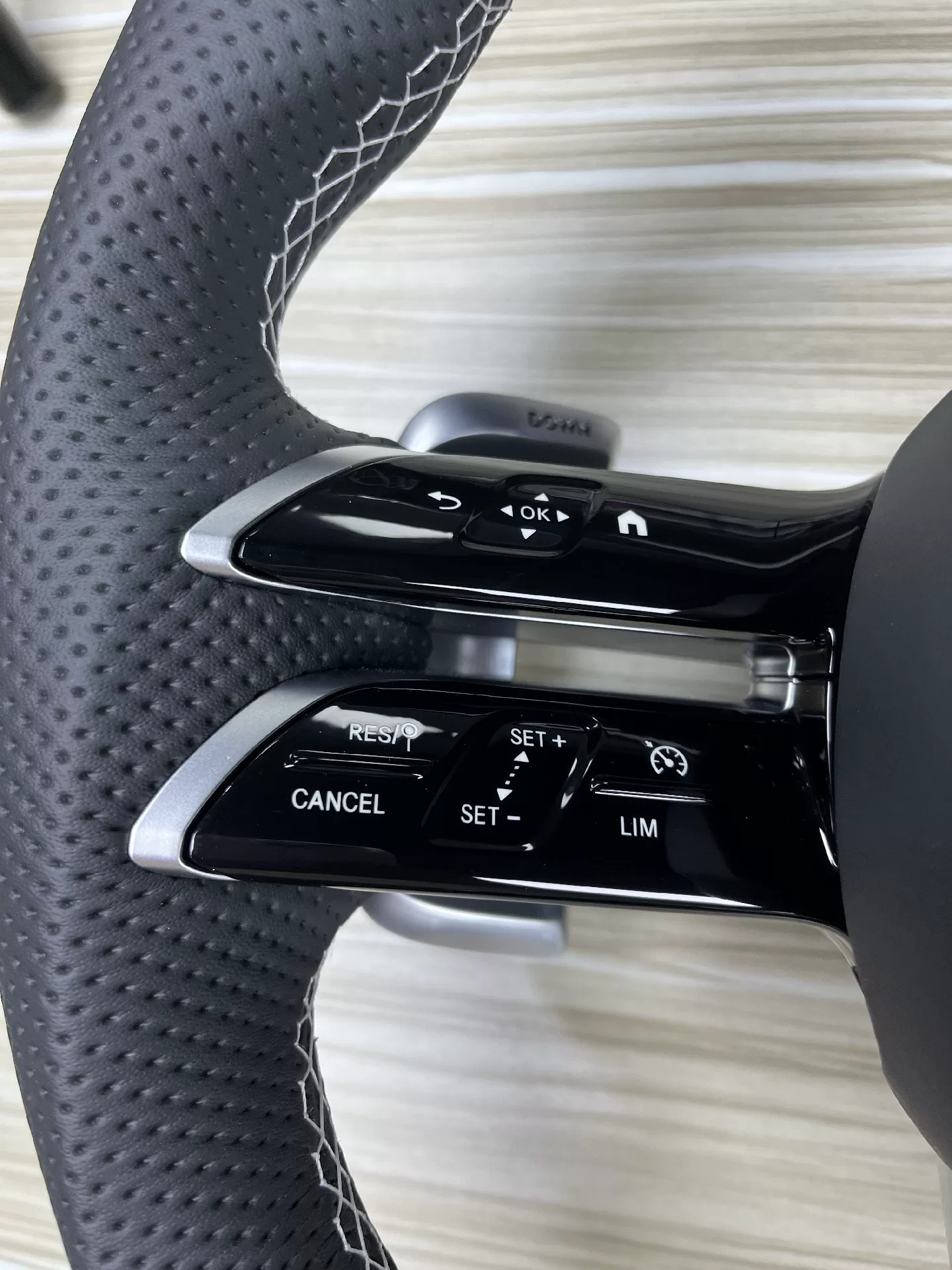 Volante de Fibra de Carbono Mercedes-Benz AMG com Tela LCD Para os modelos W205/W213/W222