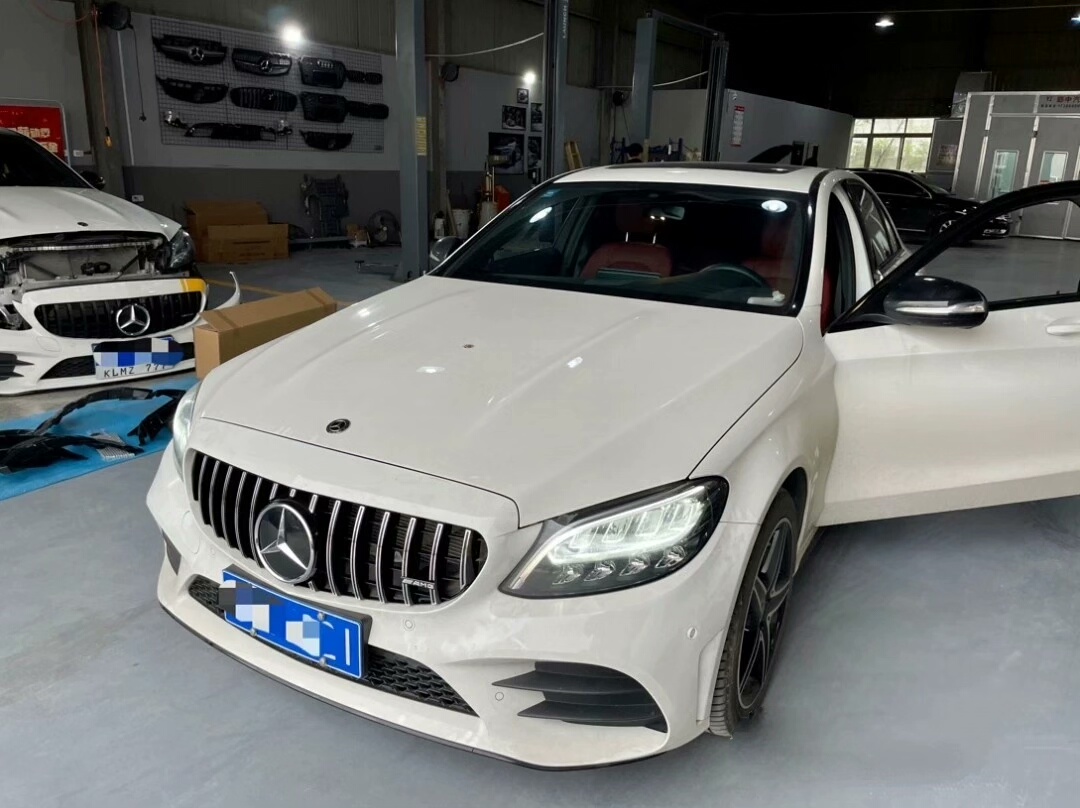 Peças de rebaixamento para a grade dianteira vertical dos modelos Mercedes-Benz Classe C, Classe E, GLC, CLA e GT
