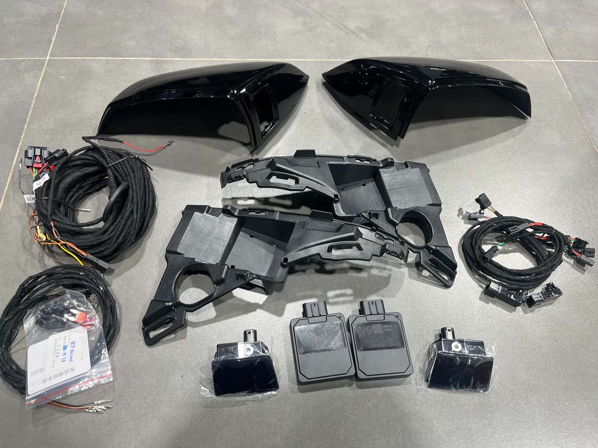 Audi A6L, A7, C8, Q7 Lane Change Assist System Blind Spot Monitoring System Rearview Mirror Flashing Alert Bird’s‑Eye View Display + Door Open Warning Rear Cross-Traffic Assist