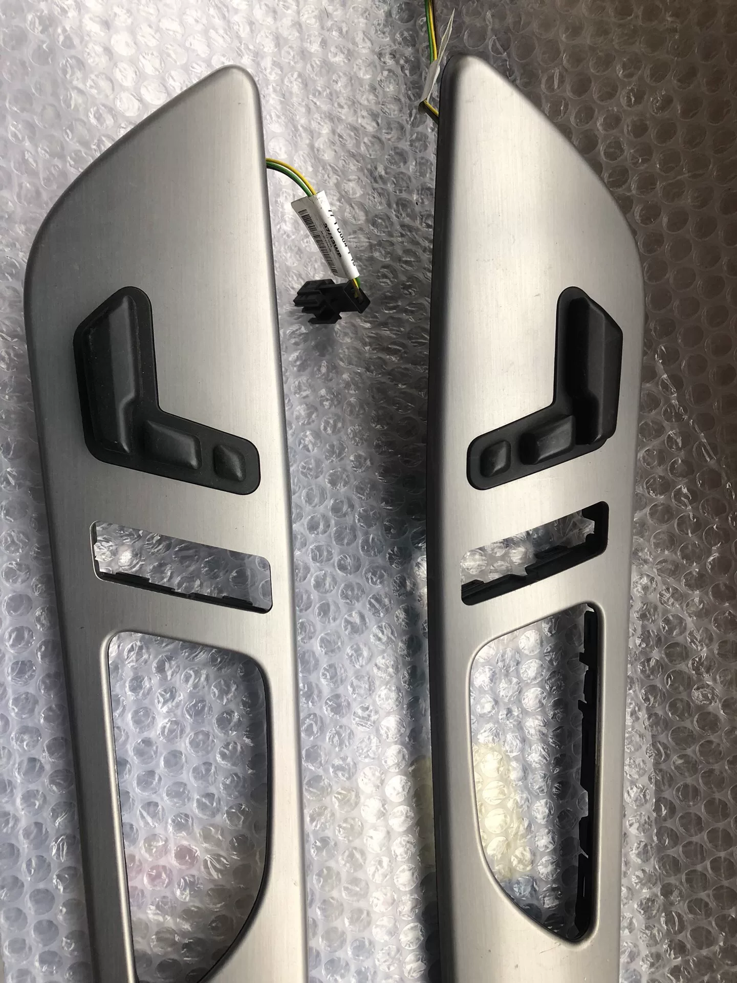 Painel de acabamento do puxador interno da porta da Mercedes-Benz com iluminação ambiente para ML/GLE/GL/GLS W166 (2012-2019)