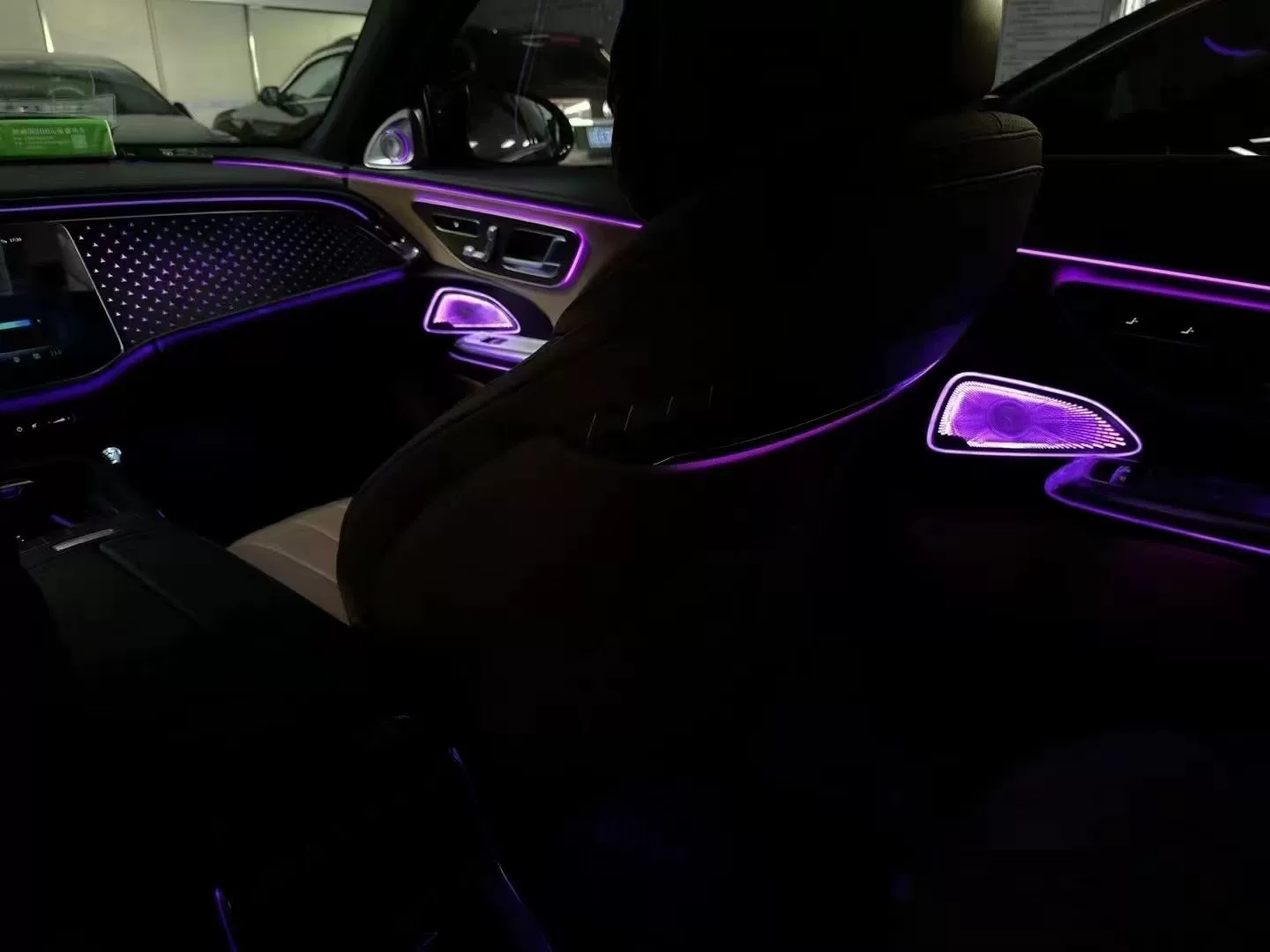 Mercedes-Benz W214 Illuminated Center Console Cover Rotating Tweeter Modification Kit