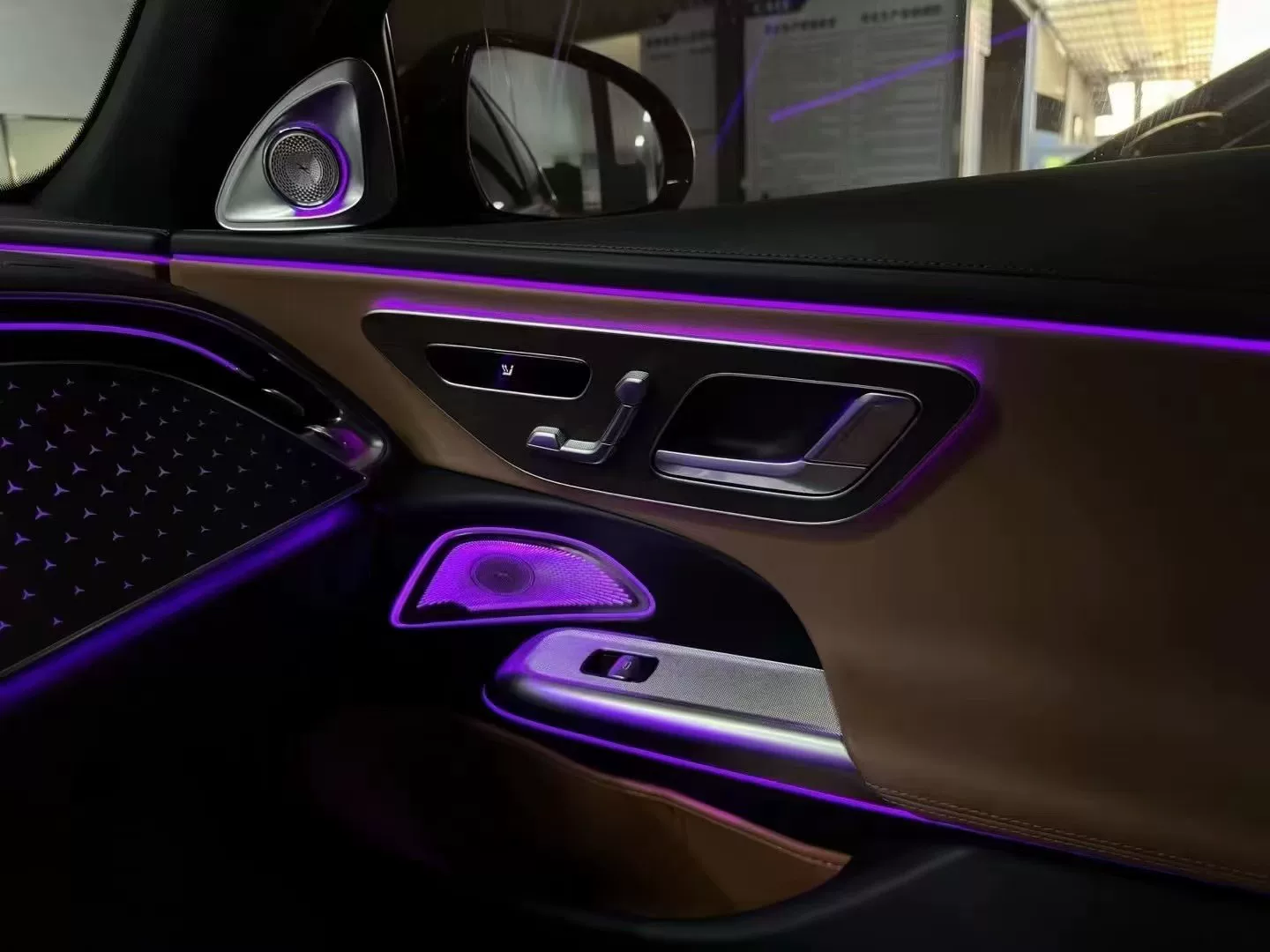 Mercedes-Benz W214 Illuminated Center Console Cover Rotating Tweeter Modification Kit
