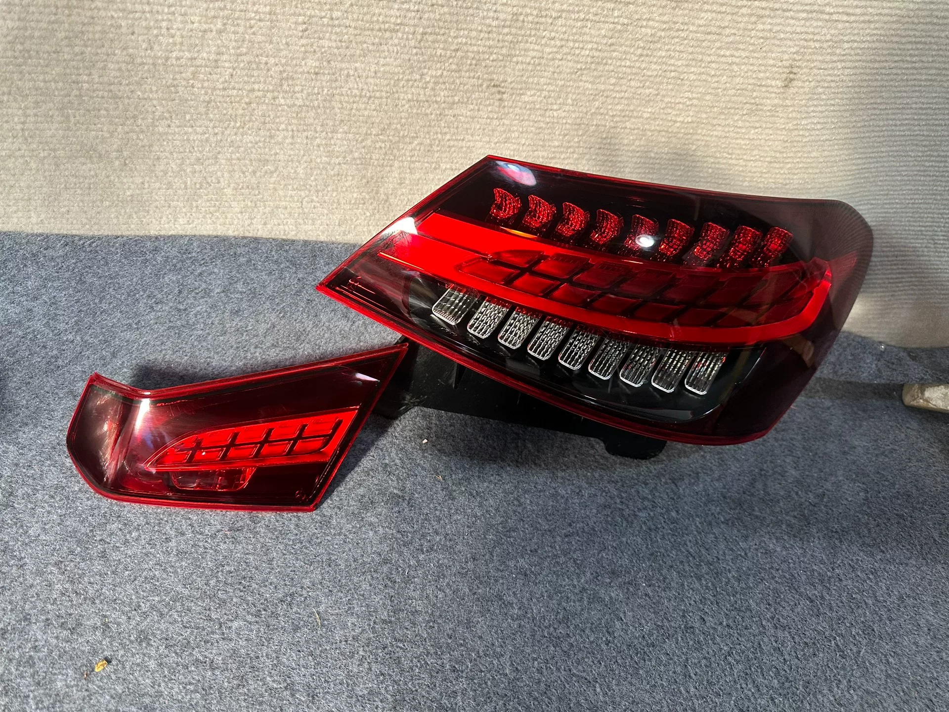Luzes traseiras para Mercedes-Benz Classe E 21–23, conjunto de luzes traseiras LED esquerda/direita, peças de reposição originais para E260L e E300L